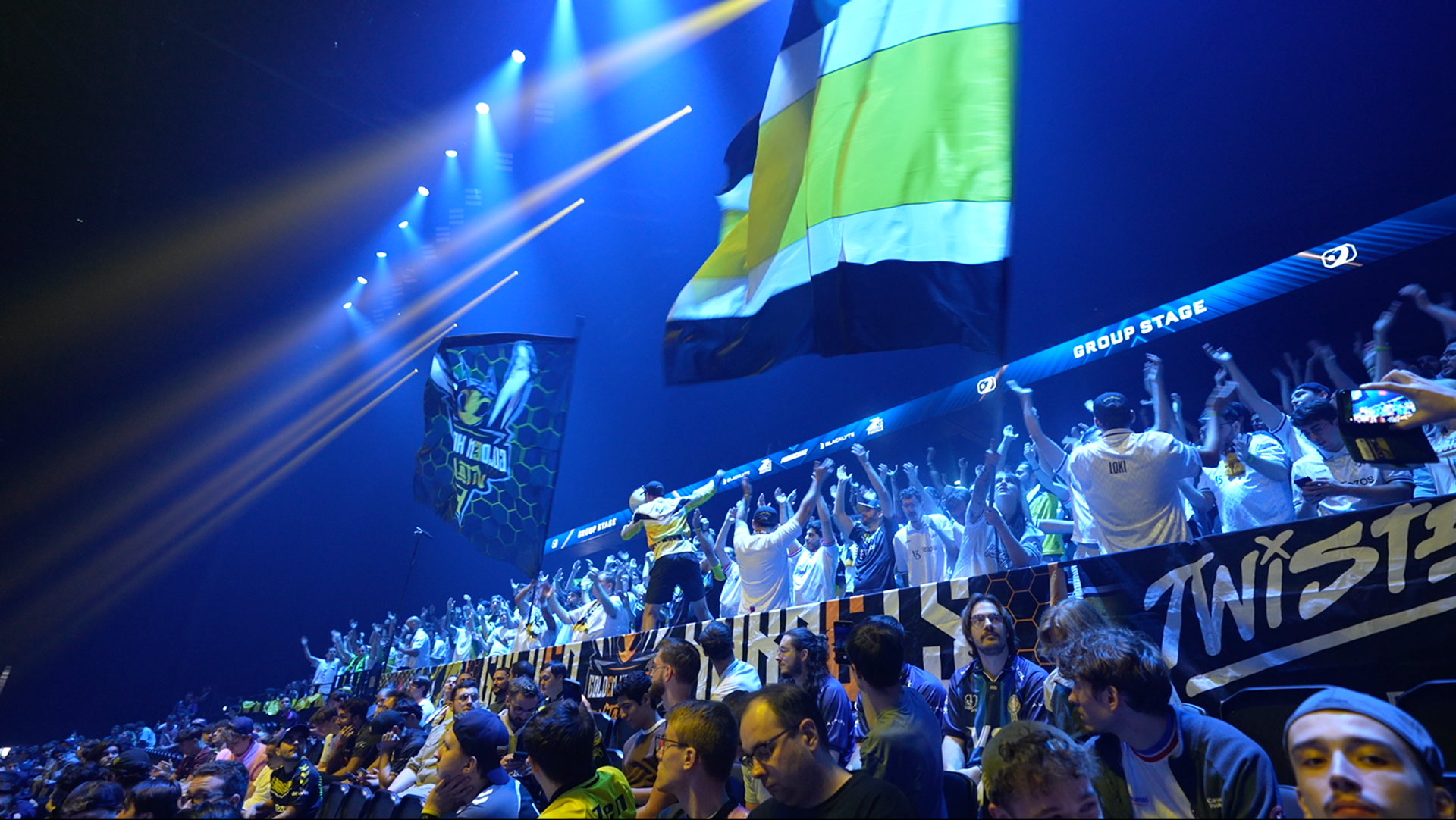 Les supporteurs de l’équipe Vitality, aux championnats du monde du jeu « Rocket League », à la LDLC Arena, à Décines-Charpieu (Rhône)