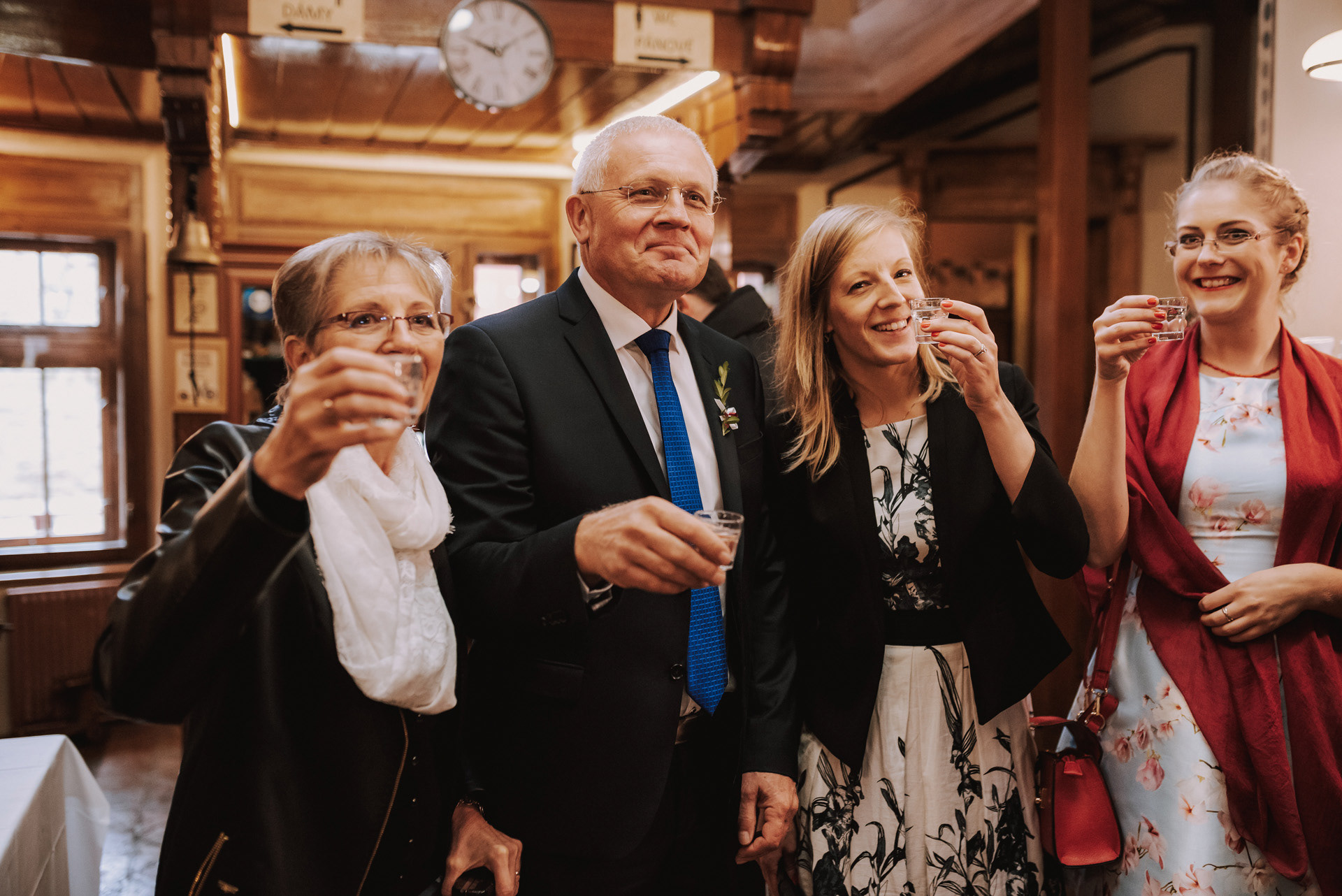 uvítací přípitek svatebních hostů