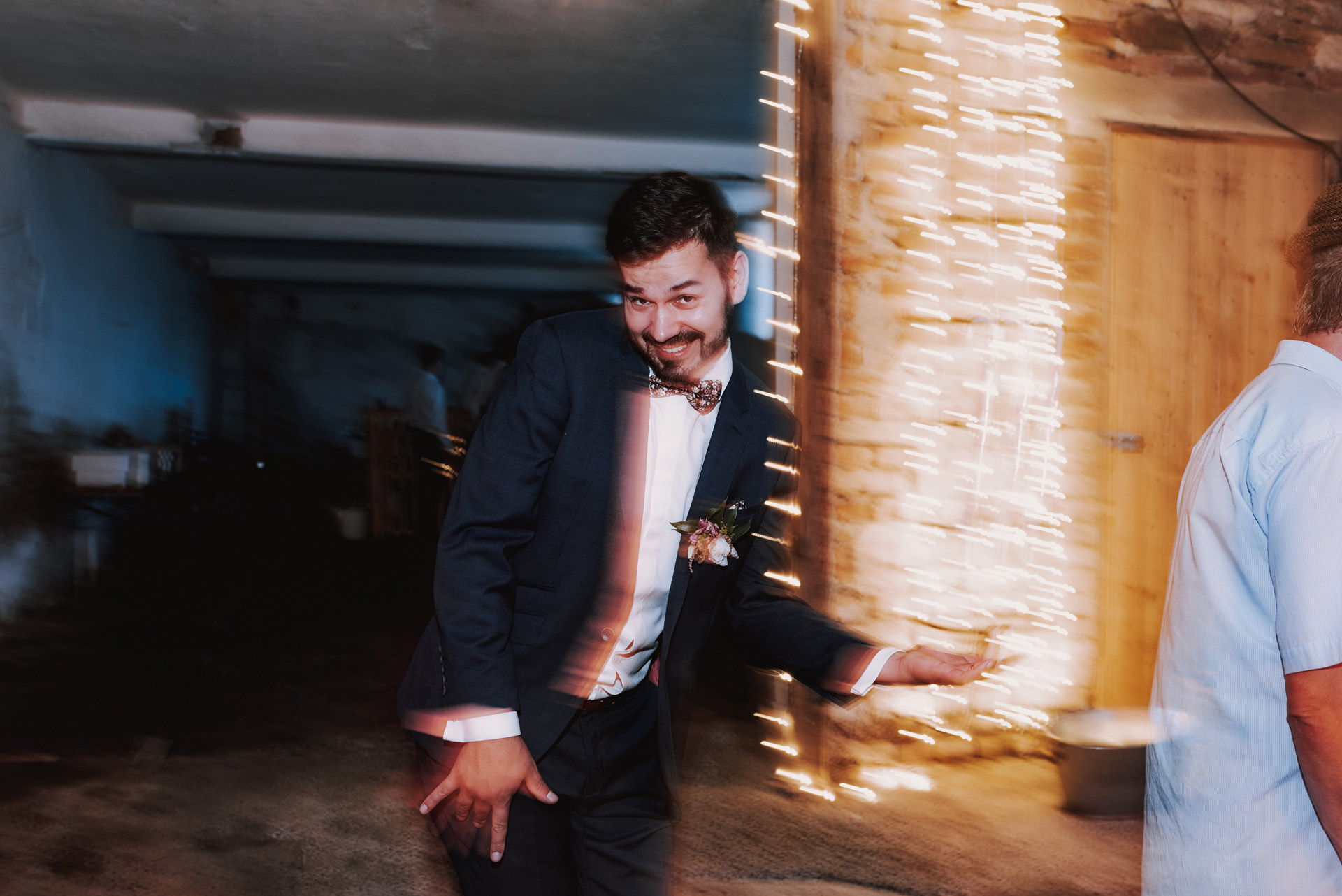 ženich tančí