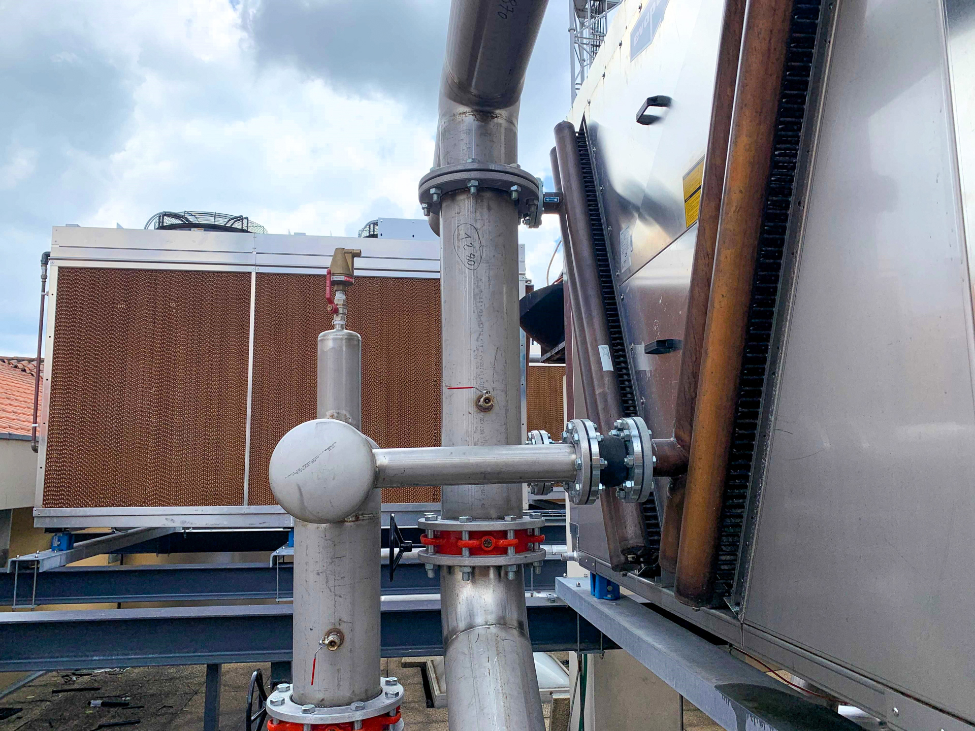 Aéroréfrigérant adiabatique Flexpad Evapco - Data-Center Bordeaux