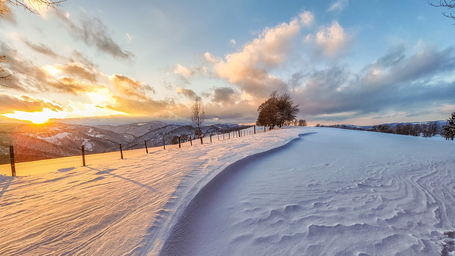 Abendstimmung über dem Schneefeld