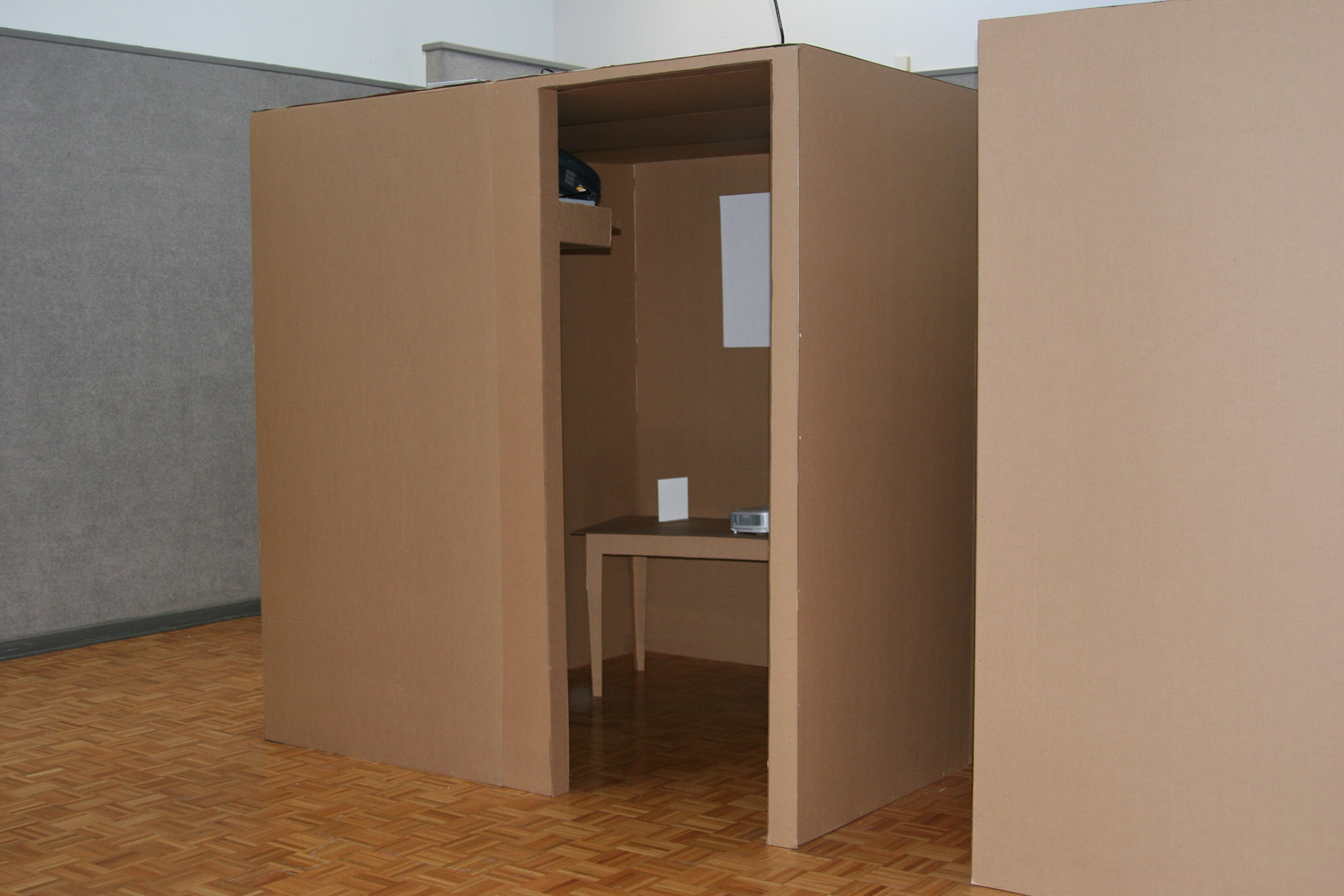 pick-up, Installation at Brandstater Gallery. Georg Burwck 2005