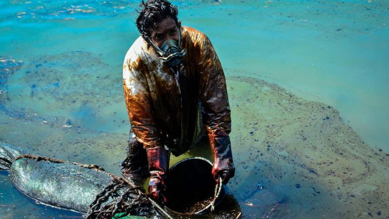 TOPSHOT MAURITIUS ENVIRONMENT DISASTER OIL - JEAN AURELIO PRUDENCE