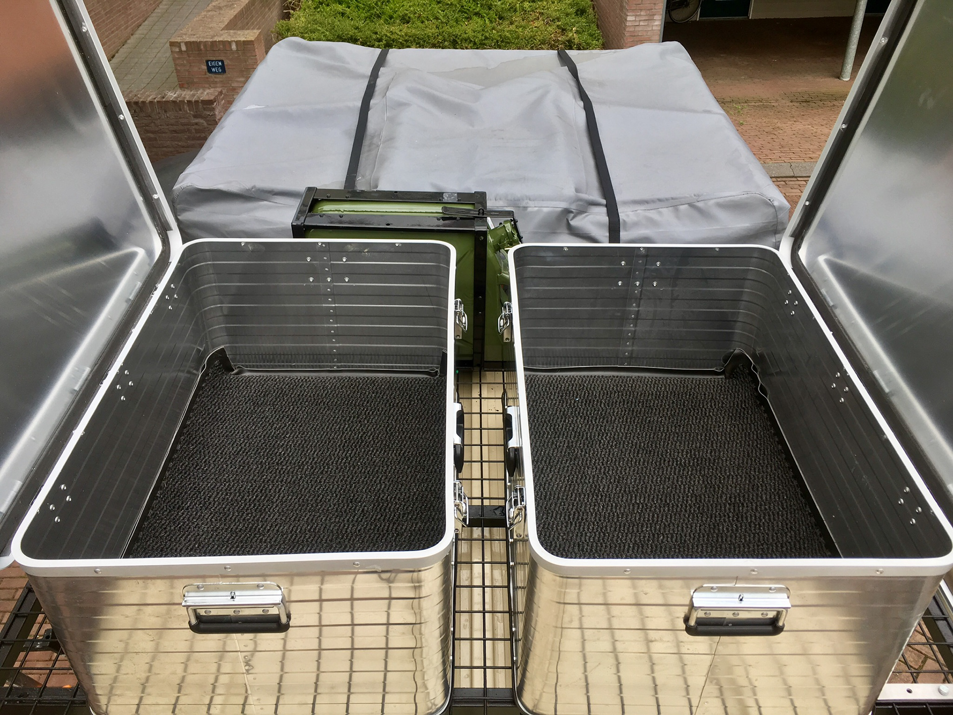 Installing all gear on the roof rack