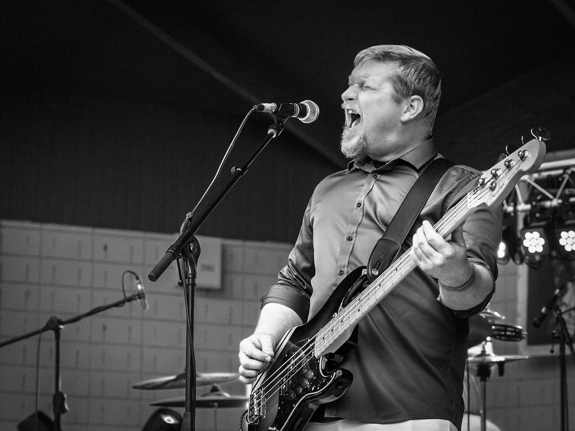 Devil's Teeth performing at Chill on the Hill