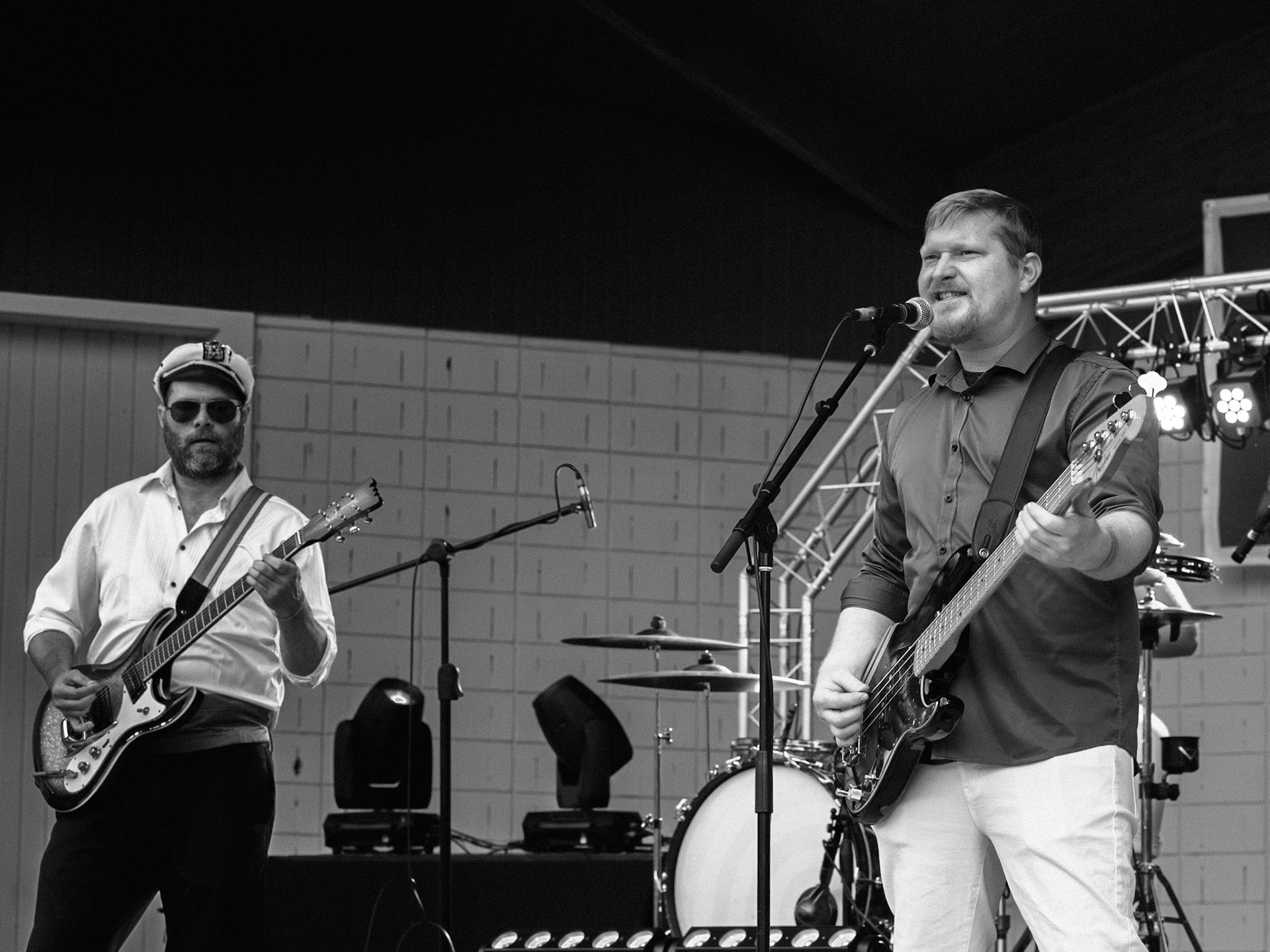 Devil's Teeth performing at Chill on the Hill