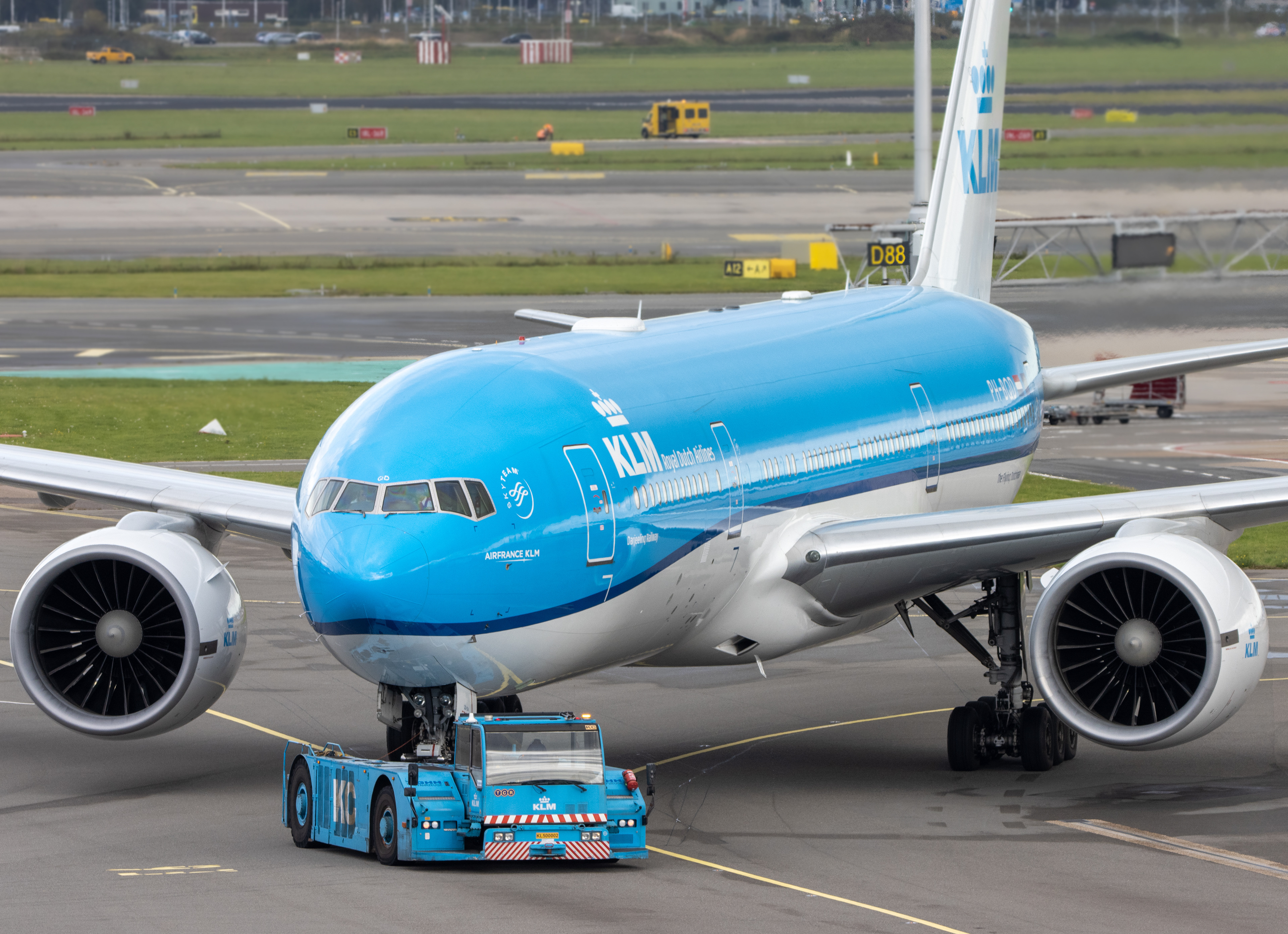 "KLM" Boeing 777-206