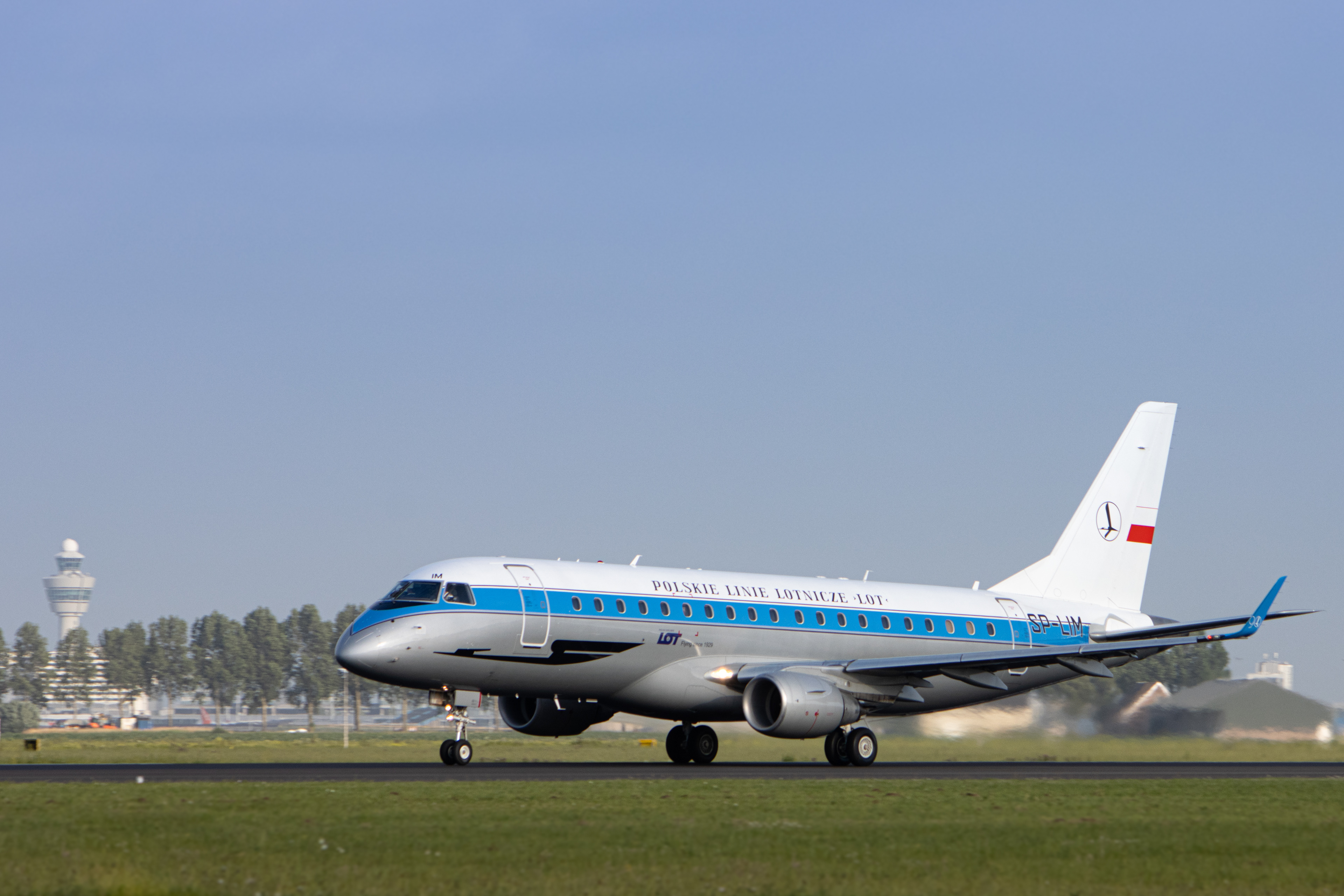 "LOT" (Retro livery) Embraer E175LR