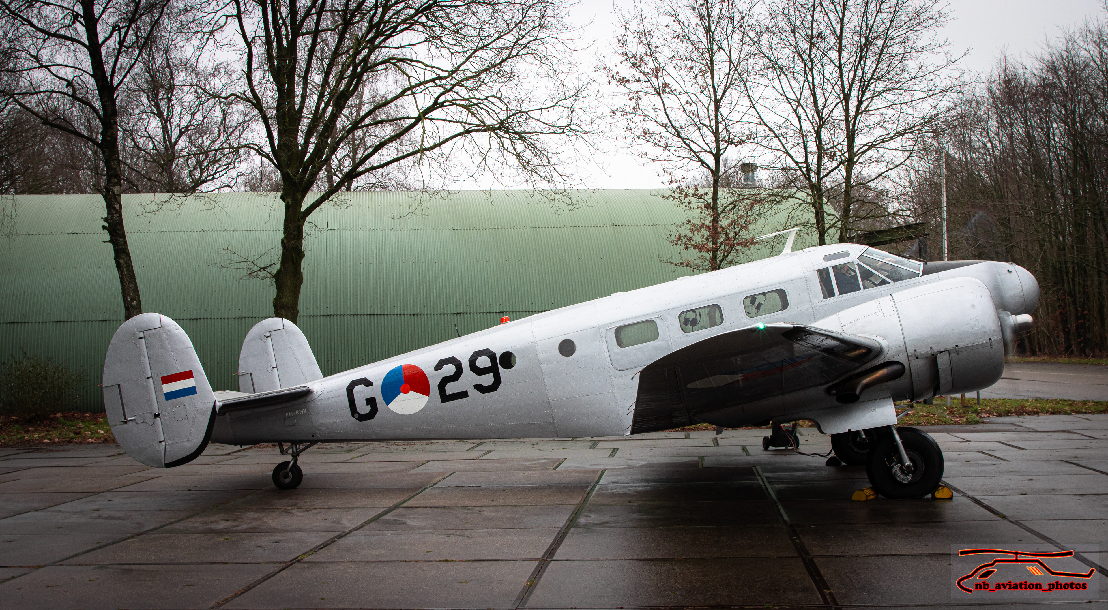 Beechcraft D18S (PH-KHV) G29 Koninklijke Luchtmacht Historische Vlucht