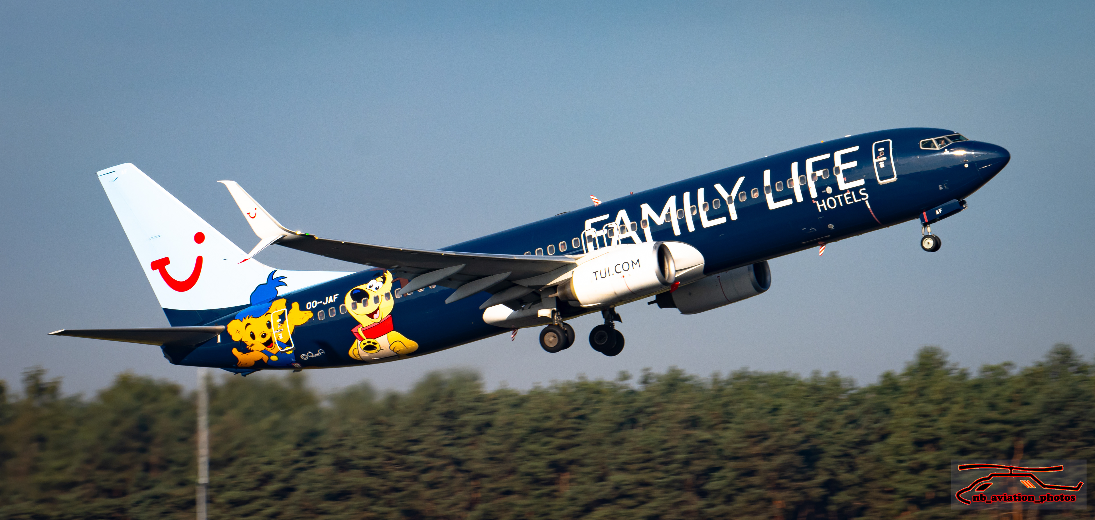 TUI FLY BELGIUM - BOEING 737-800 painted in "Family Life Hotels" special colours