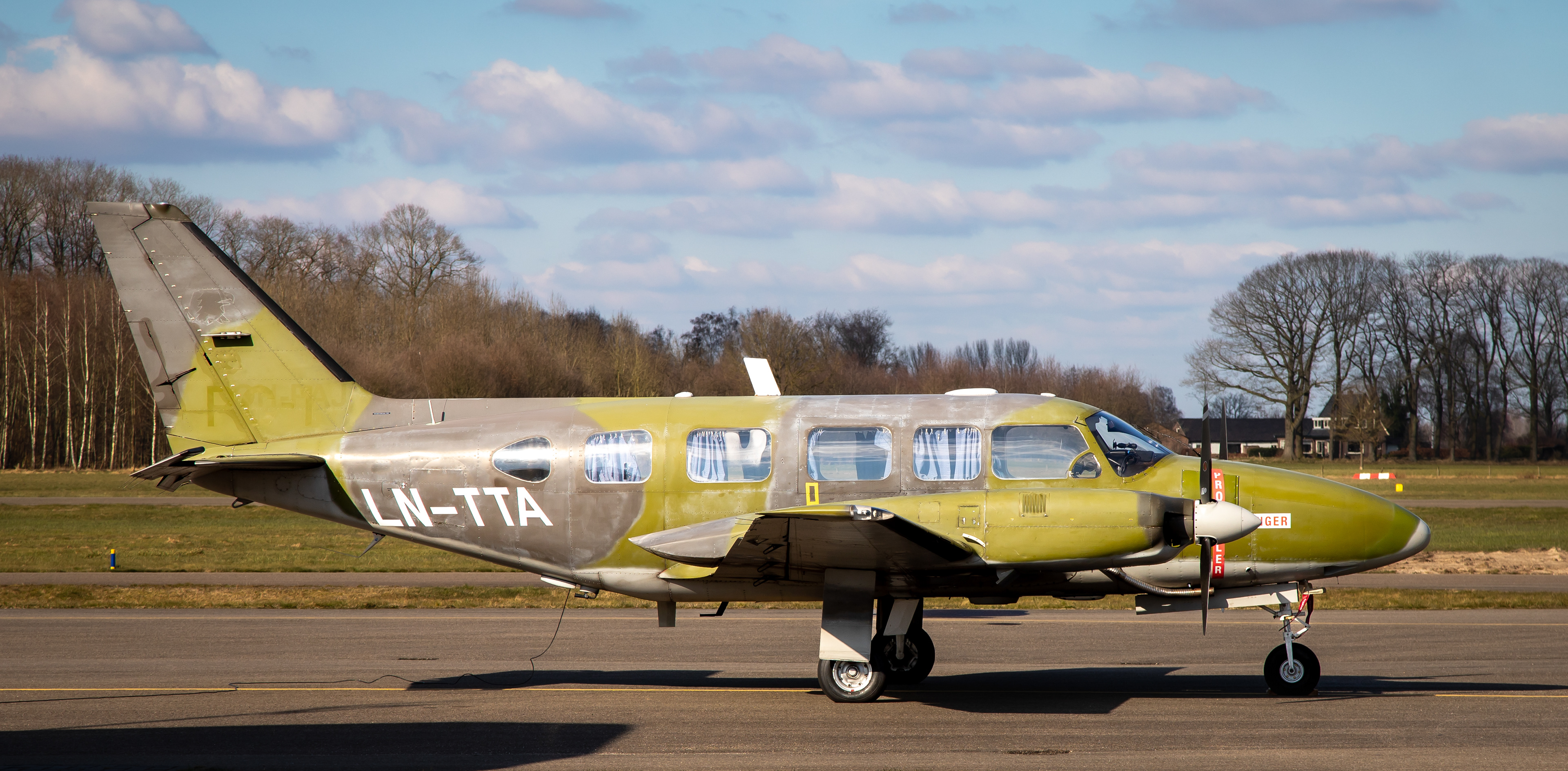 Piper PA-31-350 Navajo Chieftain (Ex Finse luchtmacht)