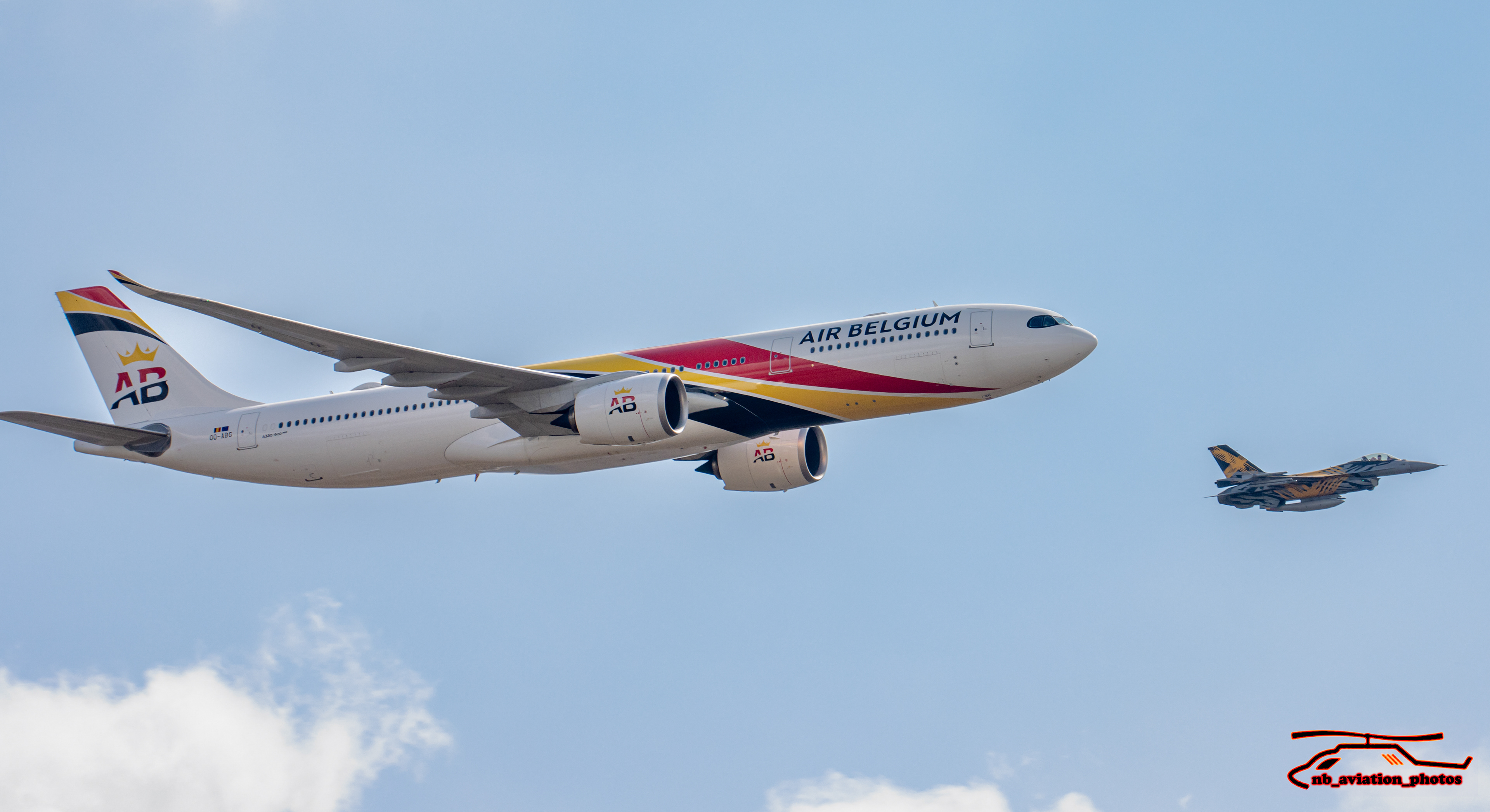 Air Blgium (Airbus A330-941) + F16 (31 squadron BAF)