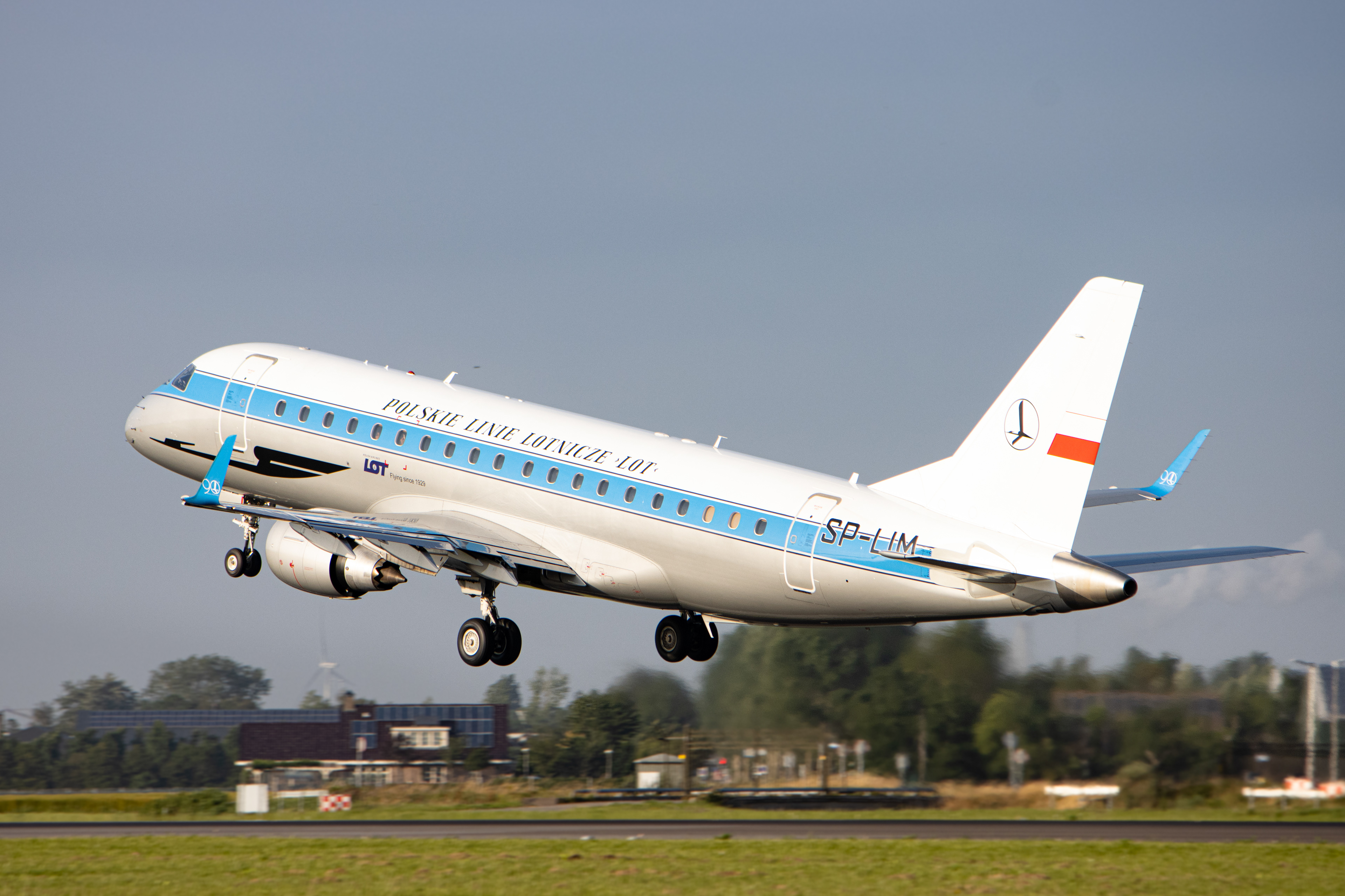 "LOT" (Retro livery) Embraer E175LR