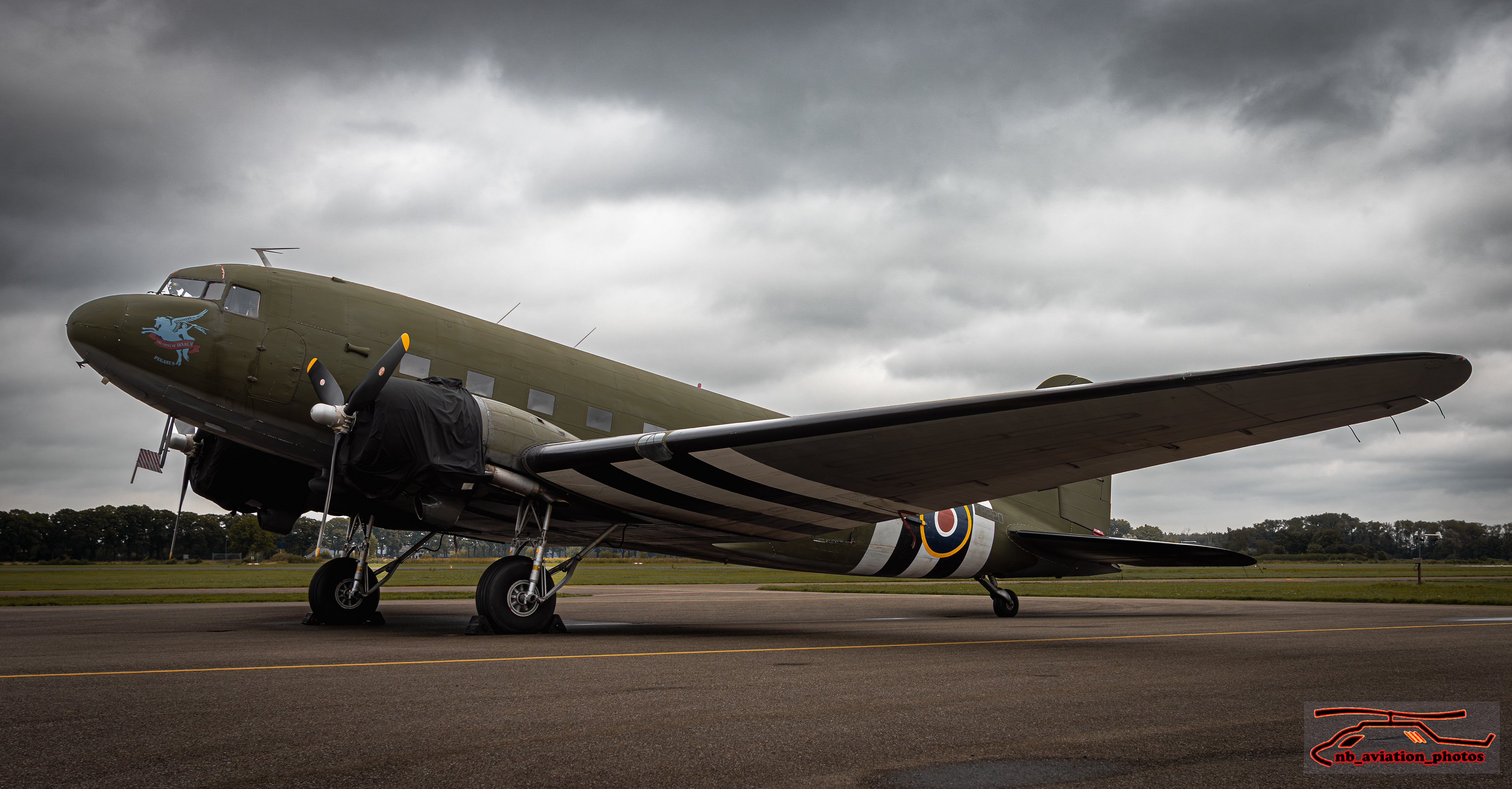 Douglas DC-3 (C-47 Skytrain/Dakota)