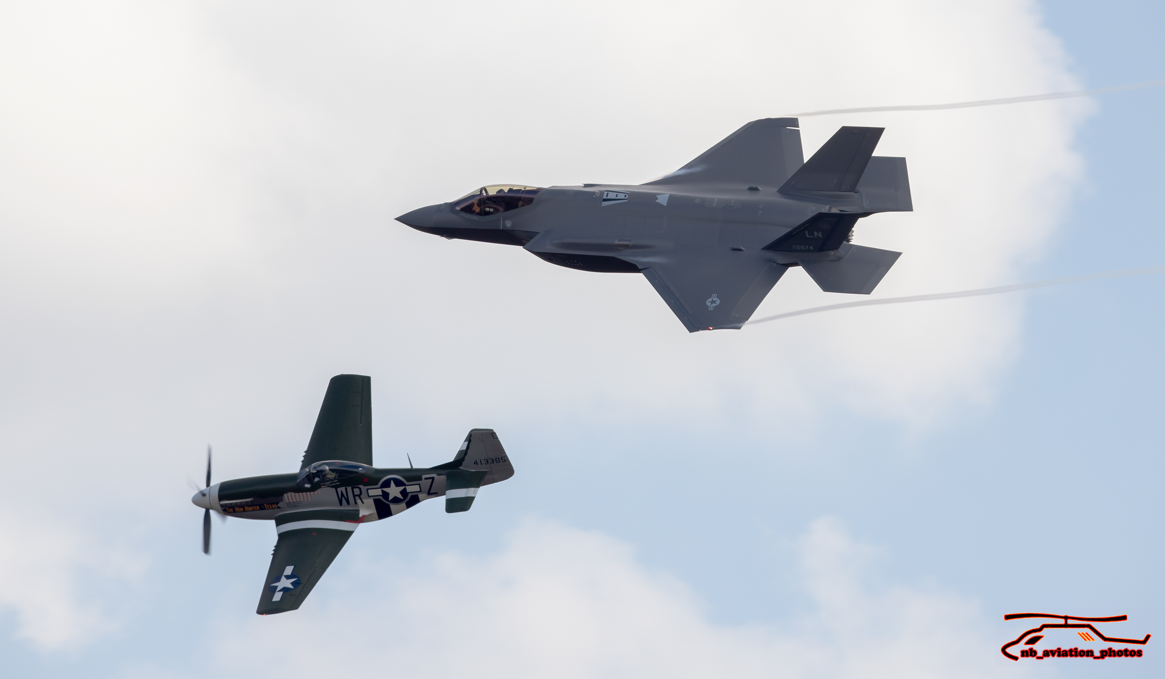  F-35 LIGHTNING II - North American P51 Mustang