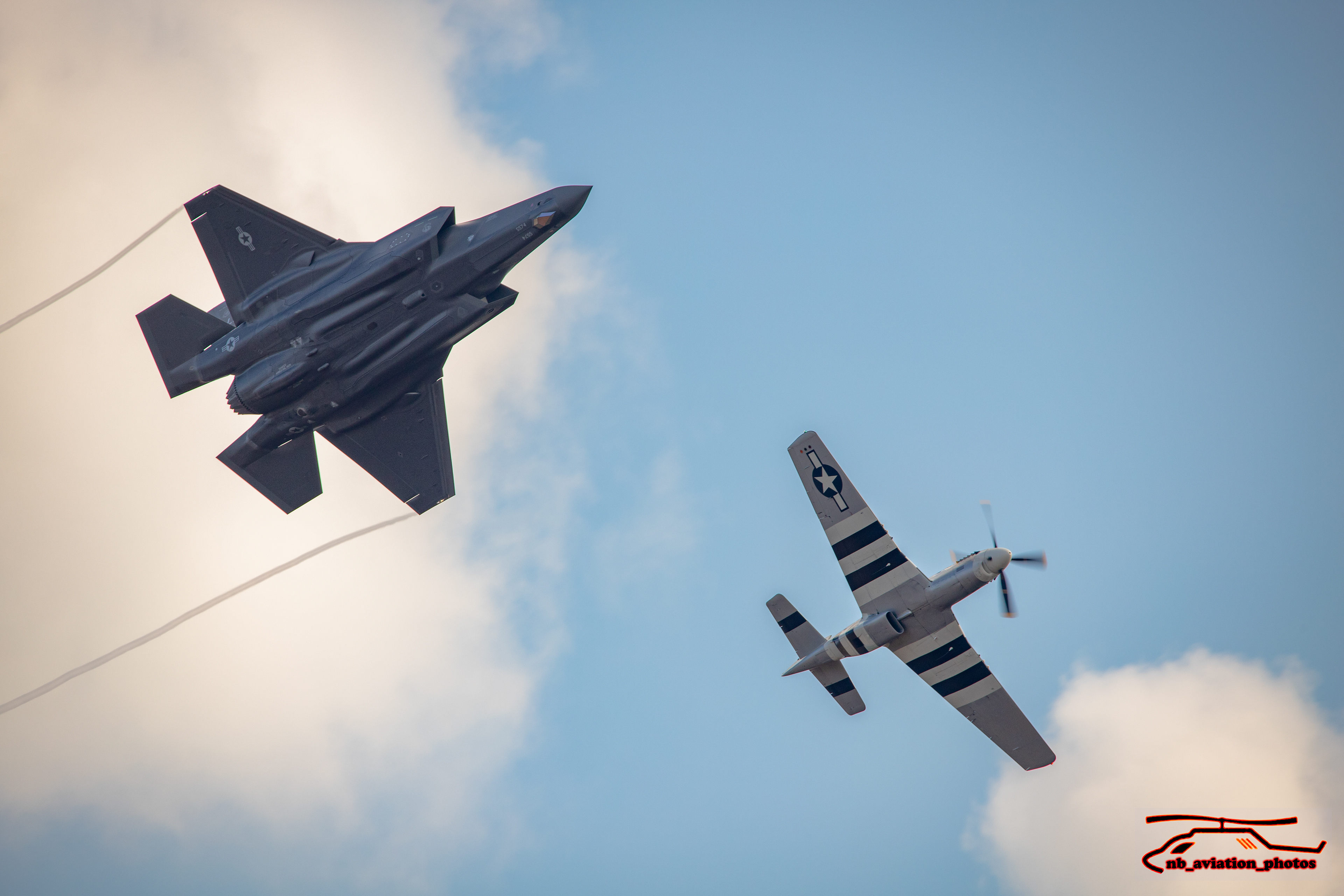  F-35 LIGHTNING II - North American P51 Mustang