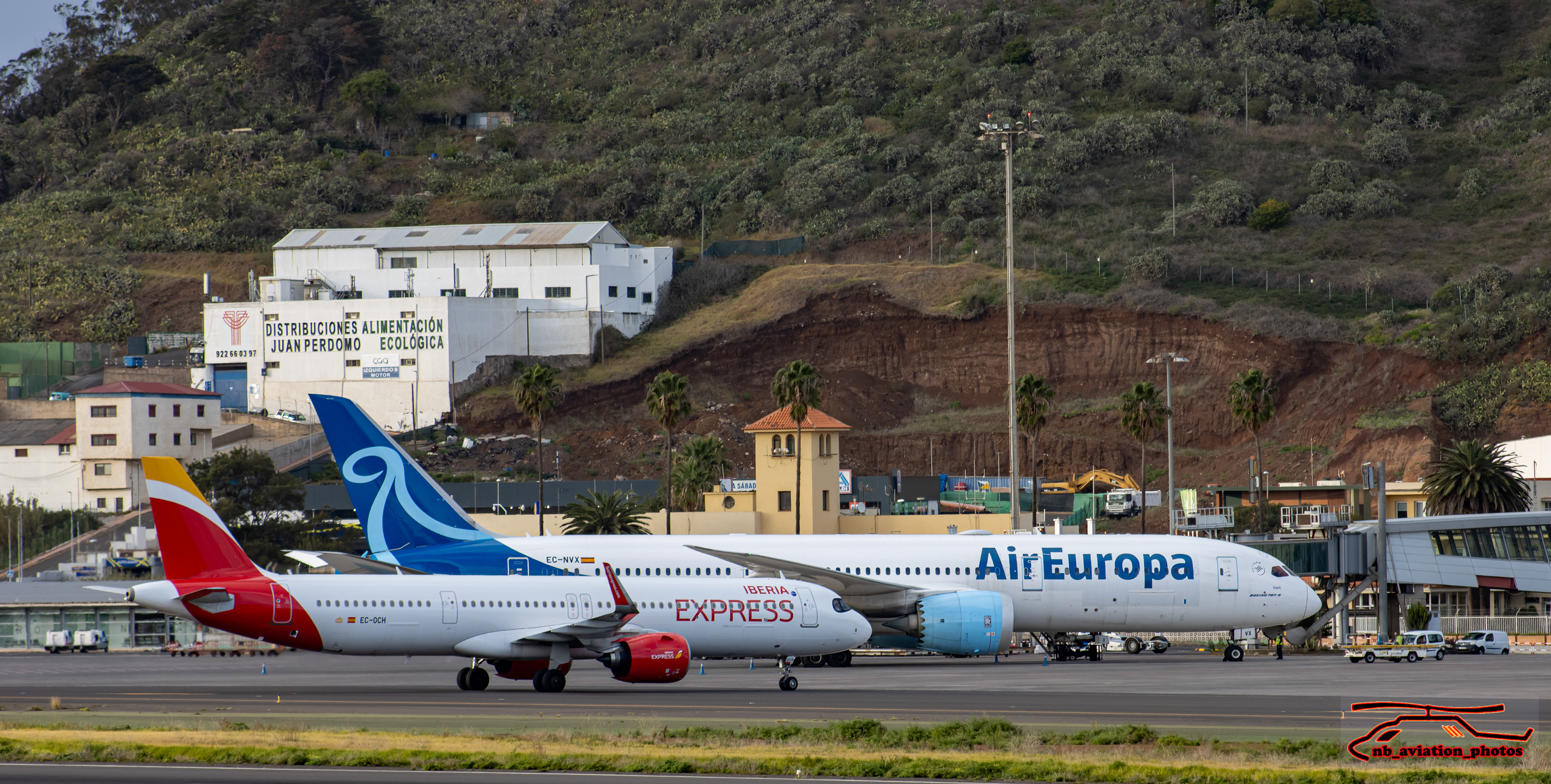 IBERIA EXPRESS - AIRBUS A321NEO + AIR EUROPA BOEING 787-9 DREAMLINER