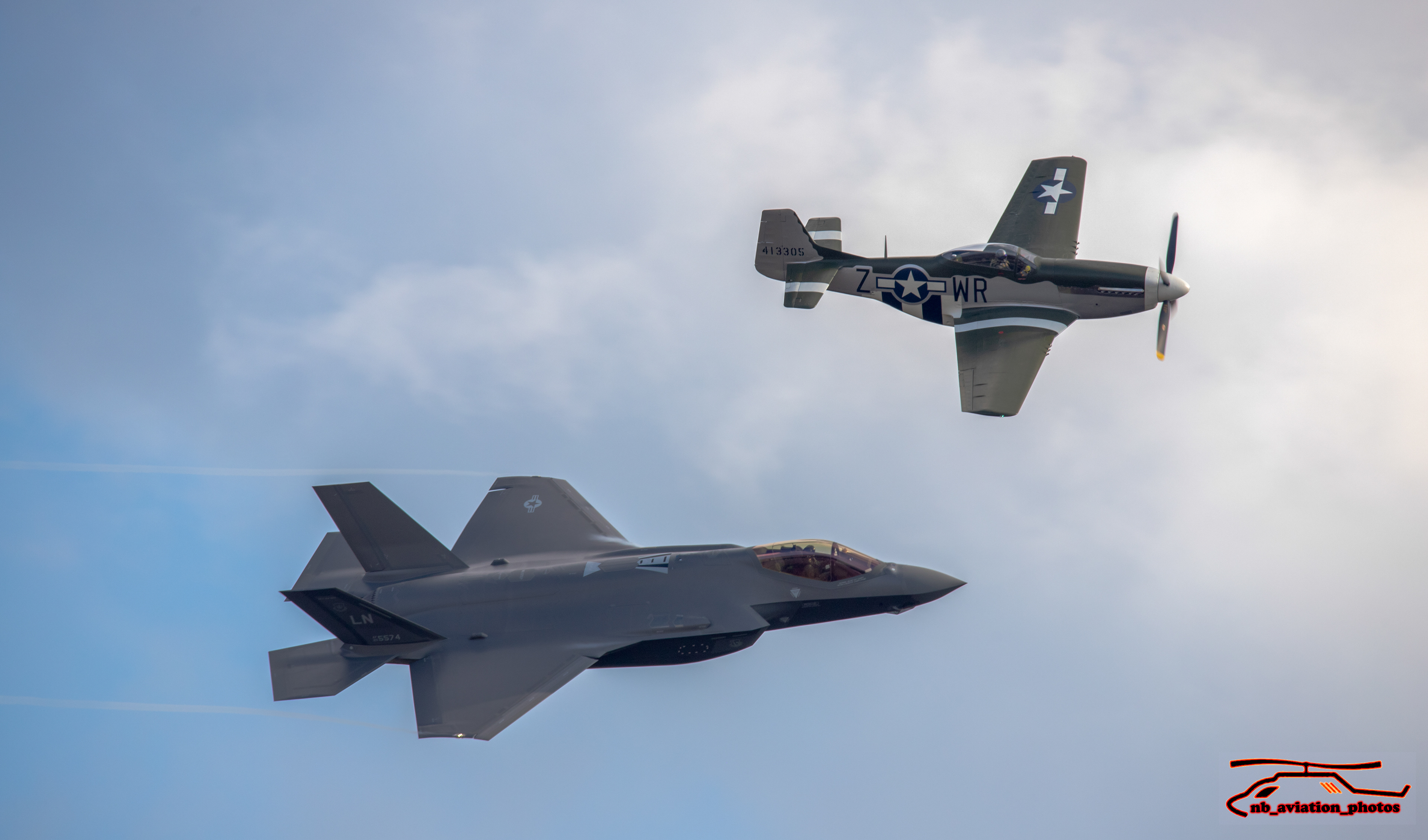  F-35 LIGHTNING II - North American P51 Mustang