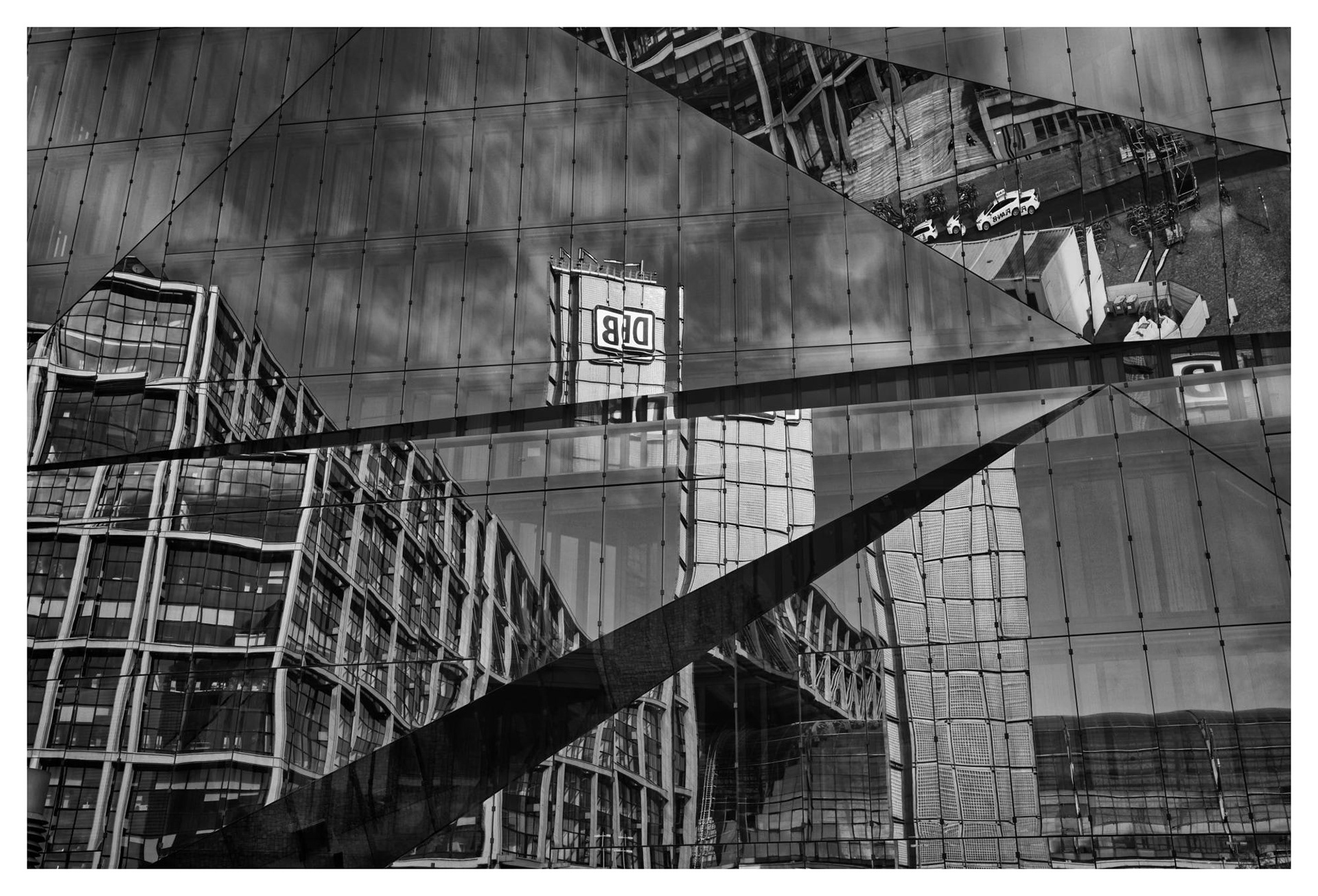 Hauptbahnhof "CUBE" - Berlin © Heinz Kleim / KleimDesign