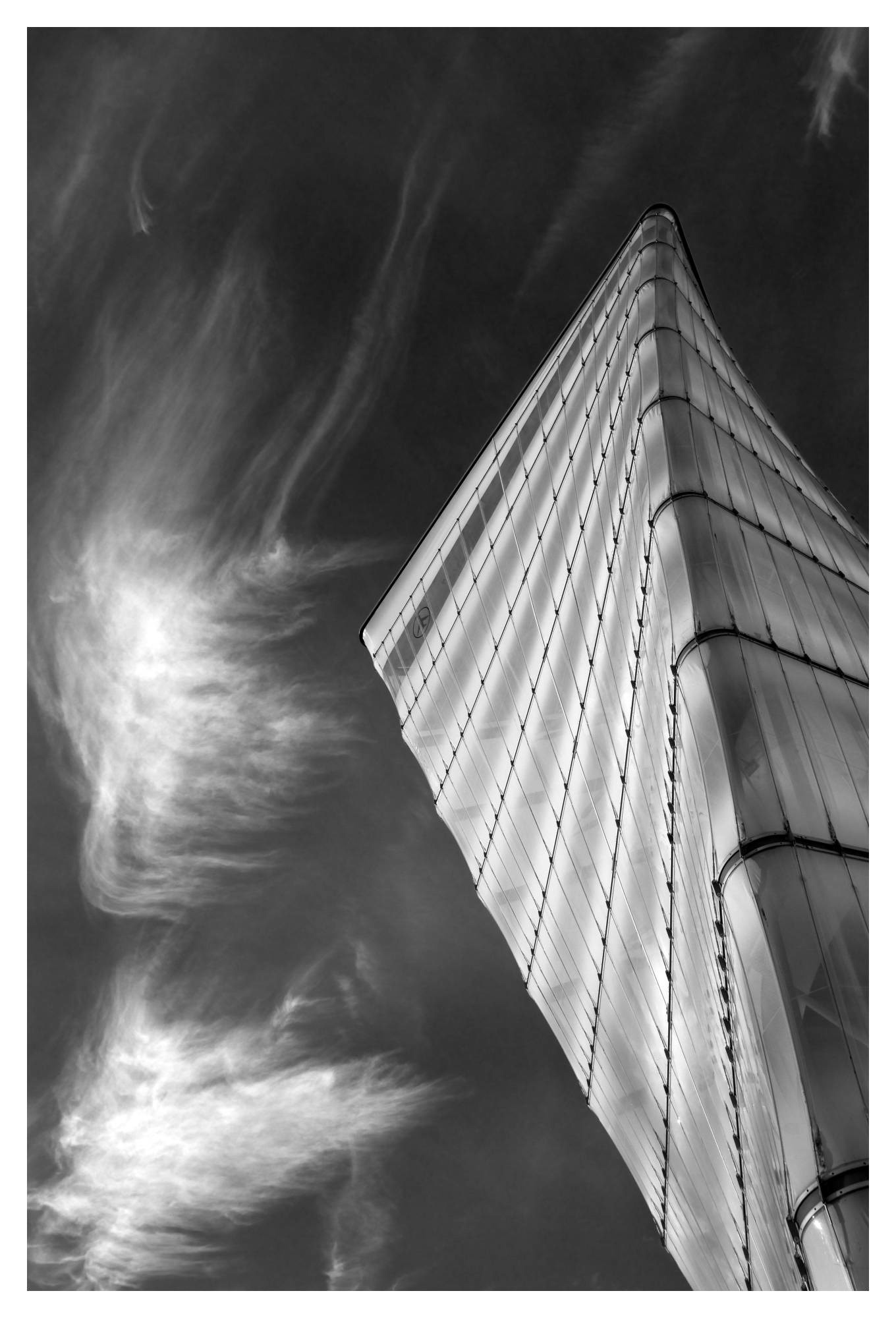 Infotower - Flughafen BER © Heinz Kleim / KleimDesign