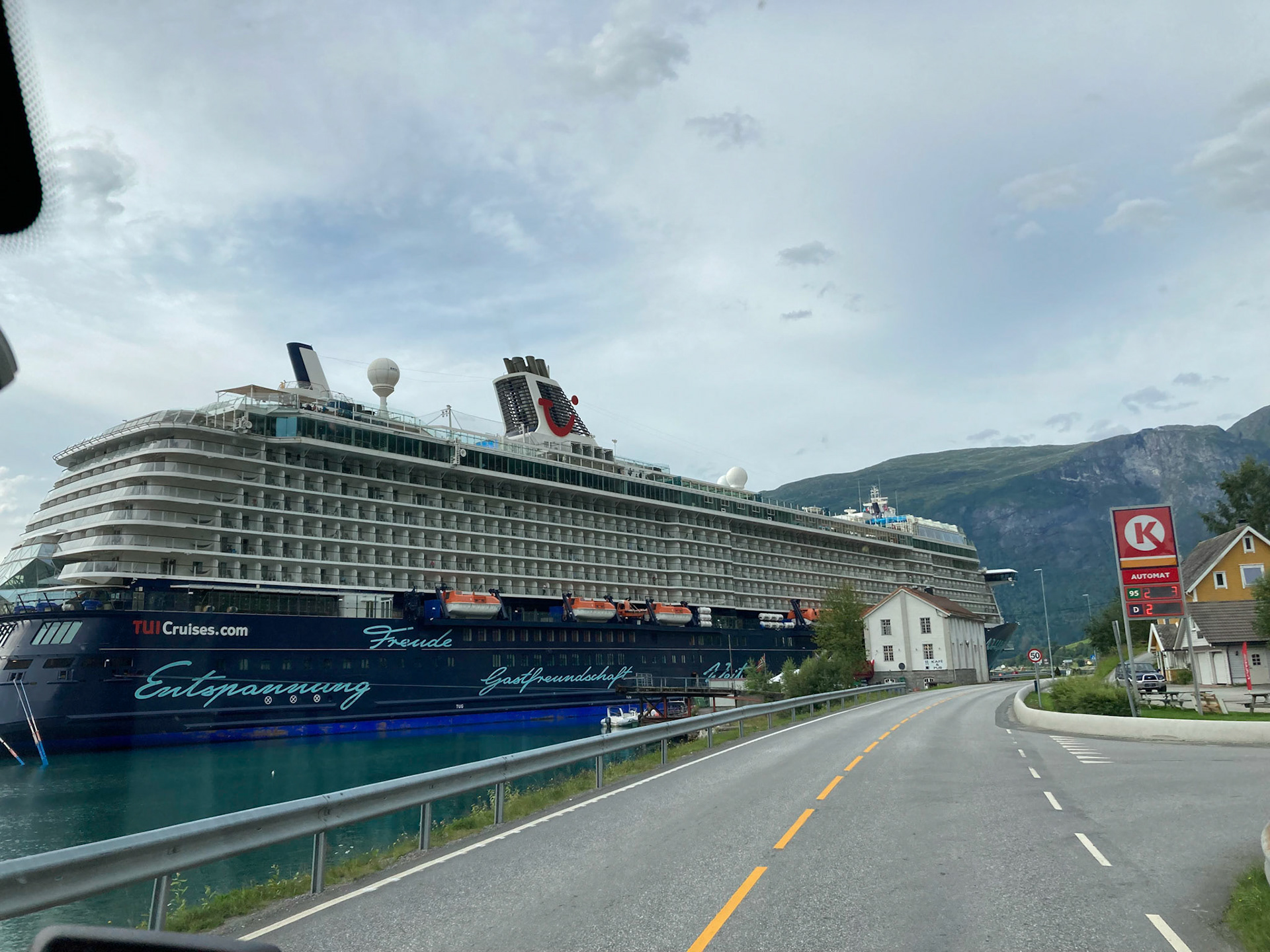 tuicruises.com