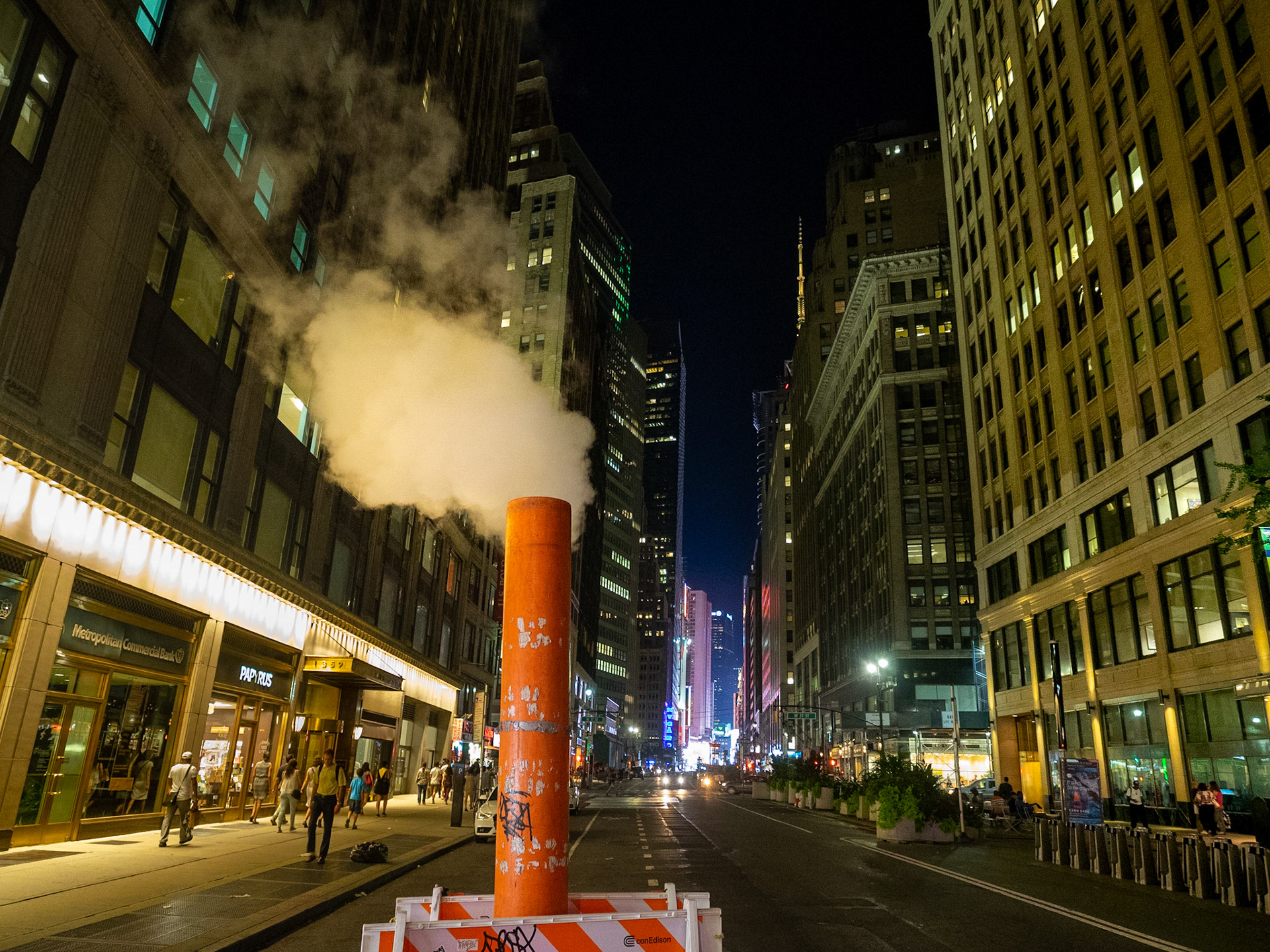 Les sous-sol de New York fument, je n'ai pas encore compris pourquoi.