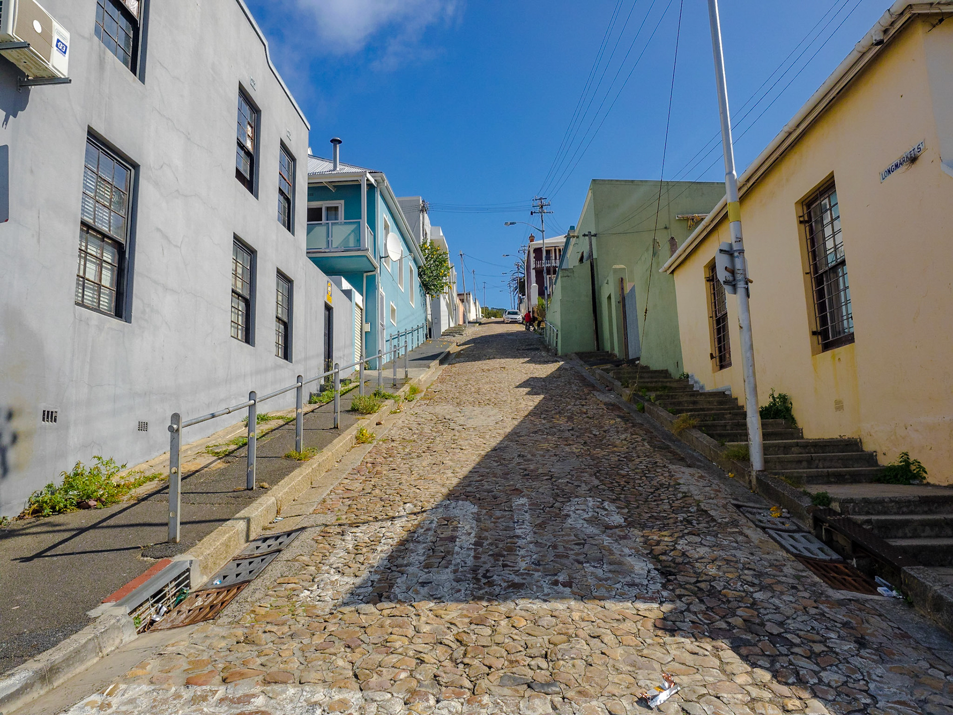 Le quartier de Bo-Kaap, au centre de CapeTown, est connu our ses maisons colorées, sa mosquée, et ses pavés !
CapeTown
