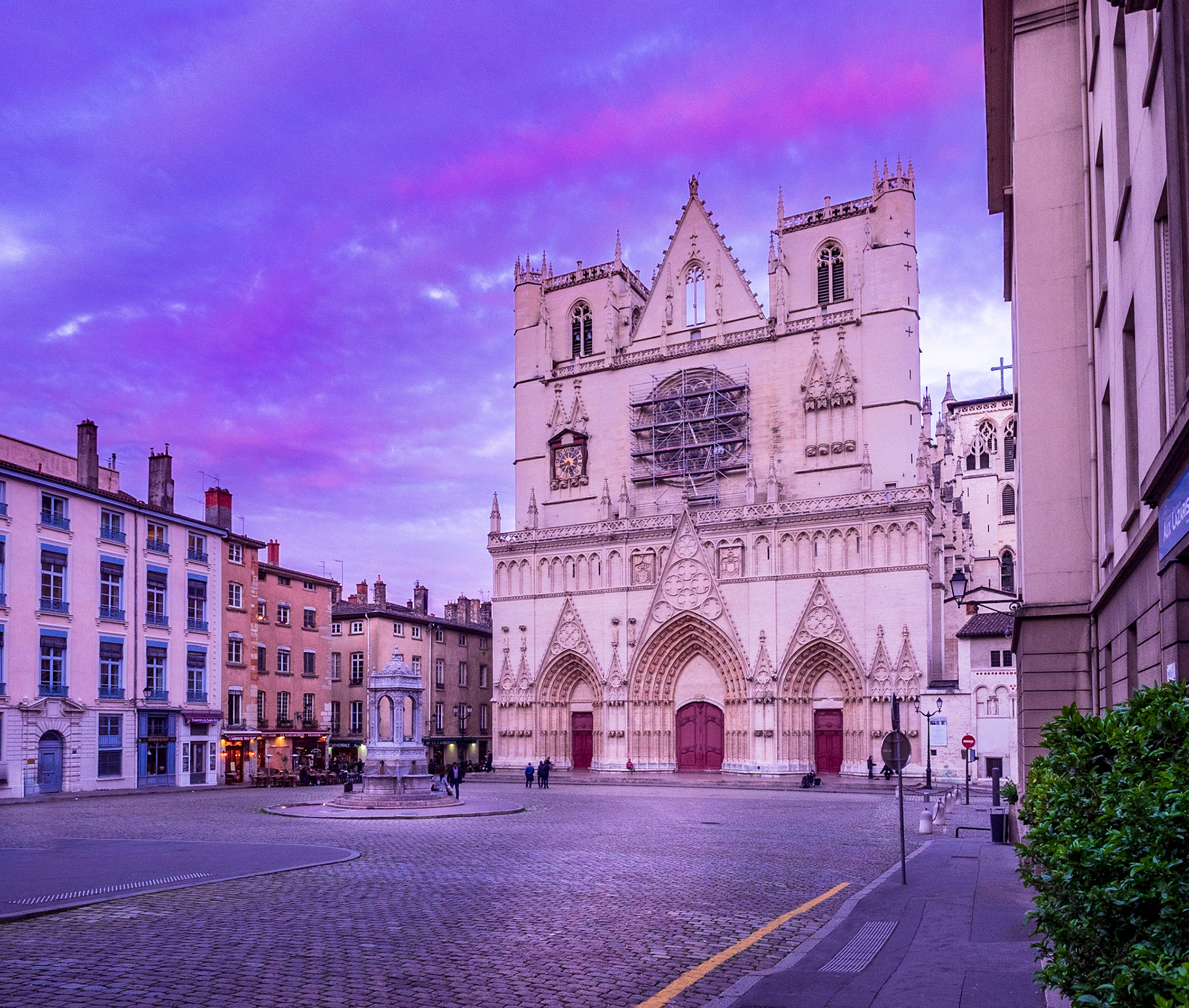 Cathédrale Saint-Jean-Baptiste, place St Jean