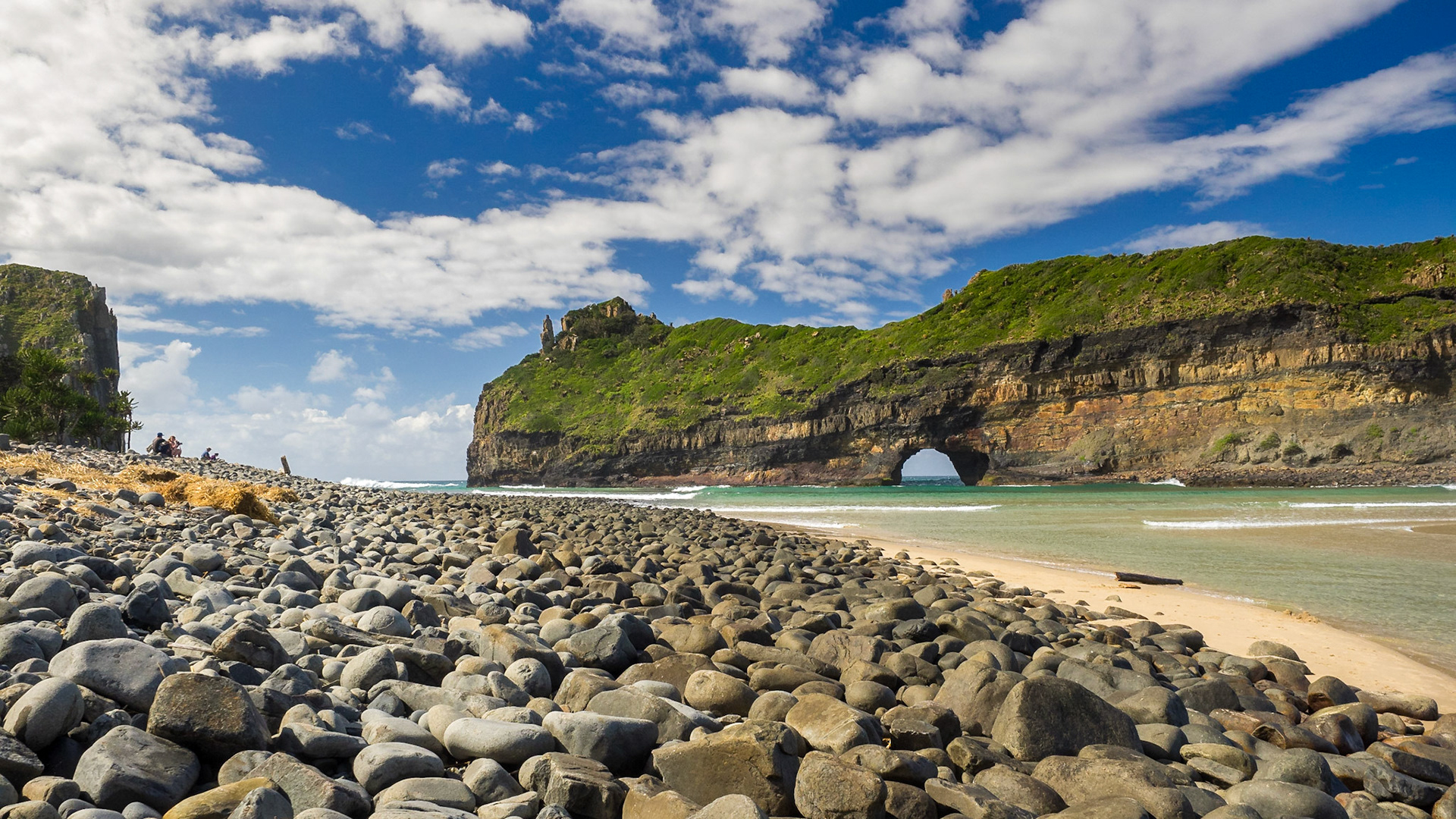 Coffee Bay, Hole in the Wall, formation géologique unique, où une rivière s'est fait un chemin dans la roche jusqu'à l'océan indien.
C'est aussi le seul endroit où on peut se baigner dans une eau chaude et sans requins...