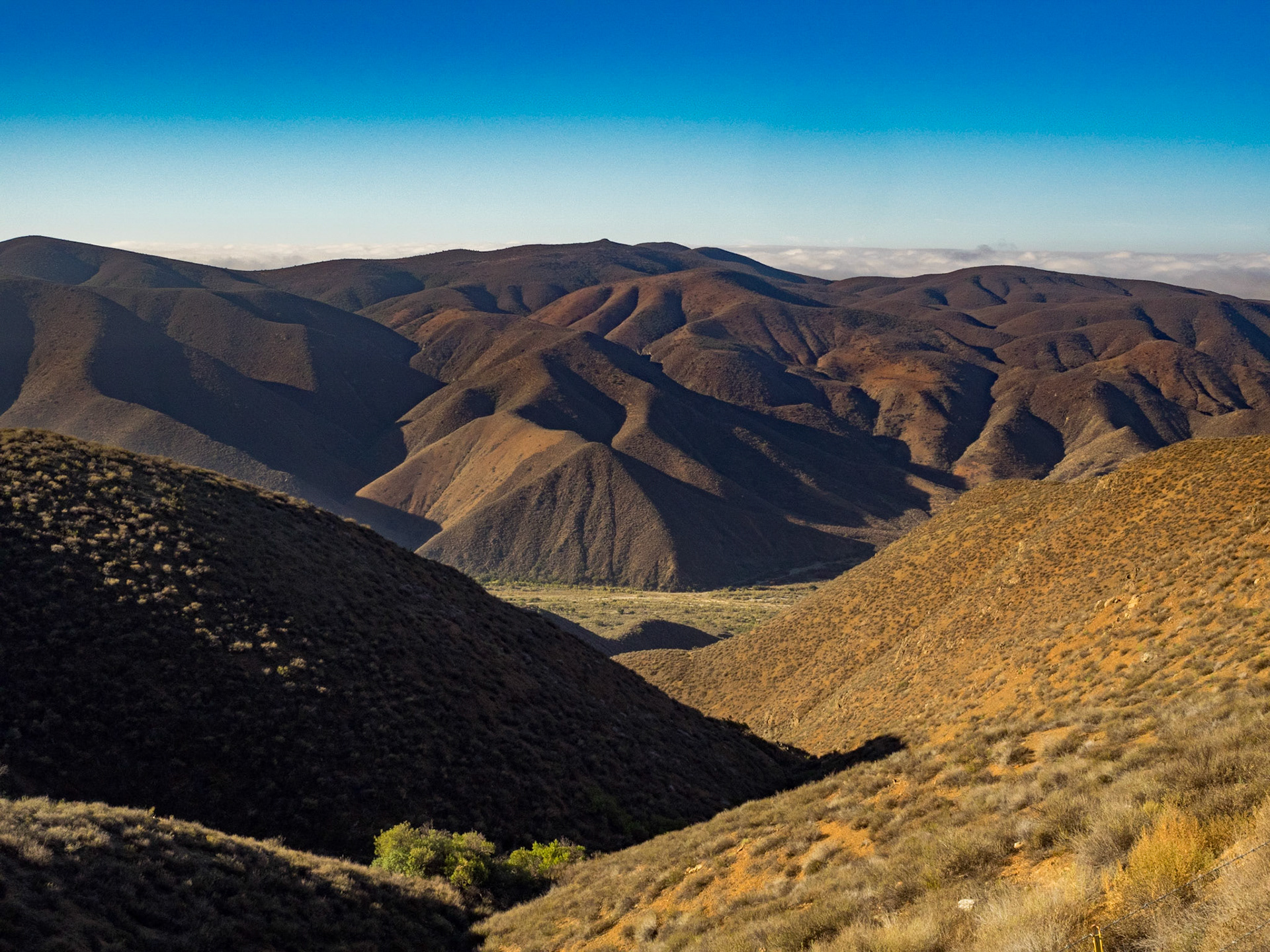 Redescente du parc, 100km de routes sinueuses qui ouvrent sur des montagnes somptueuses.