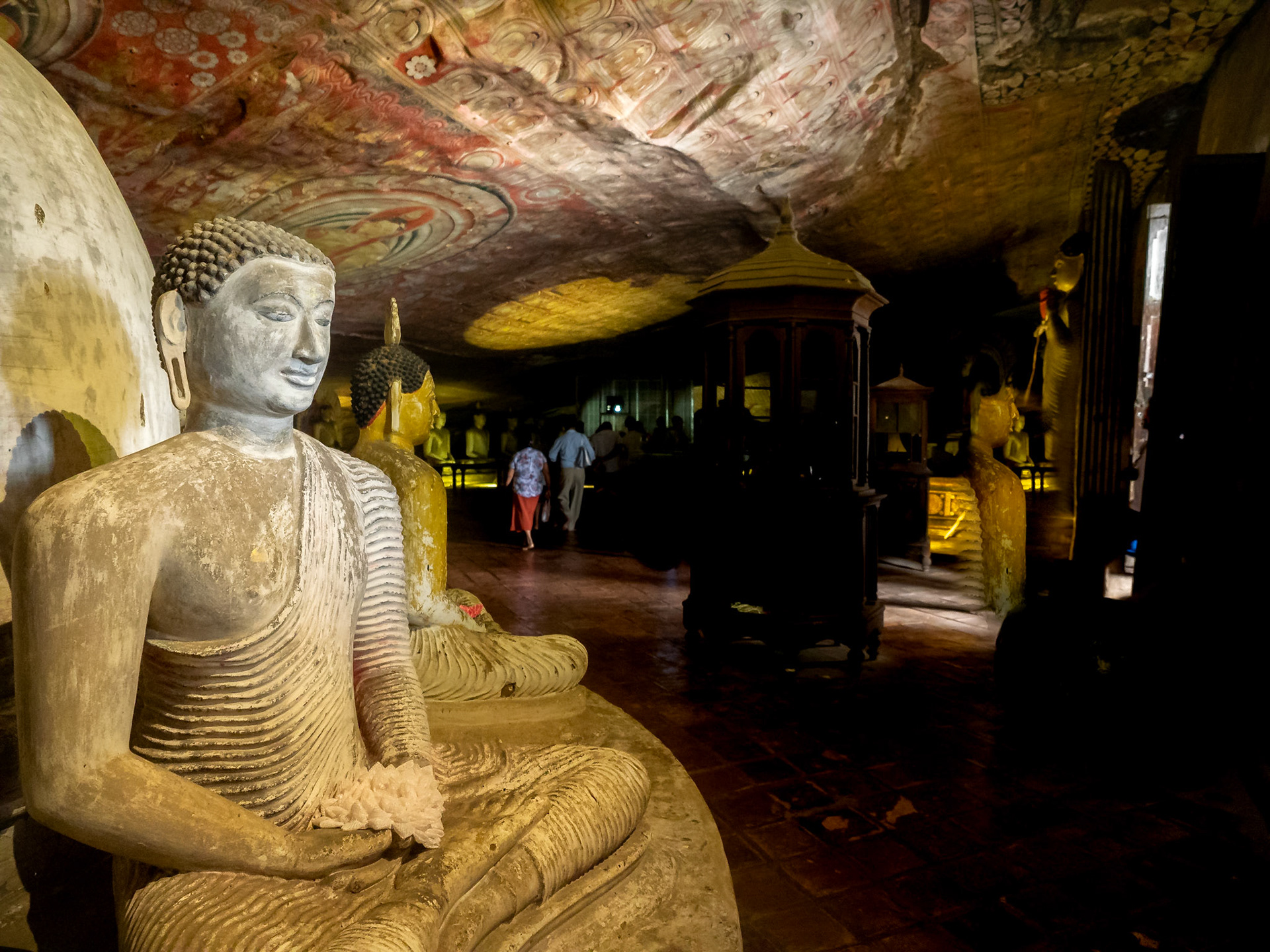 2000 ans de prières dans des grottes. Dambulla