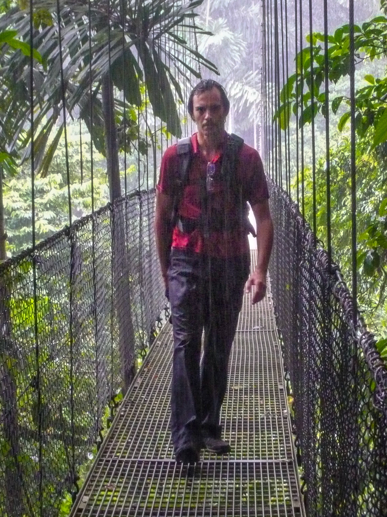 Idiana jones n'est pas arrêté par la pluie diluvienne !
Il fait 25, alors c'est pas grave et ça remplace la douche