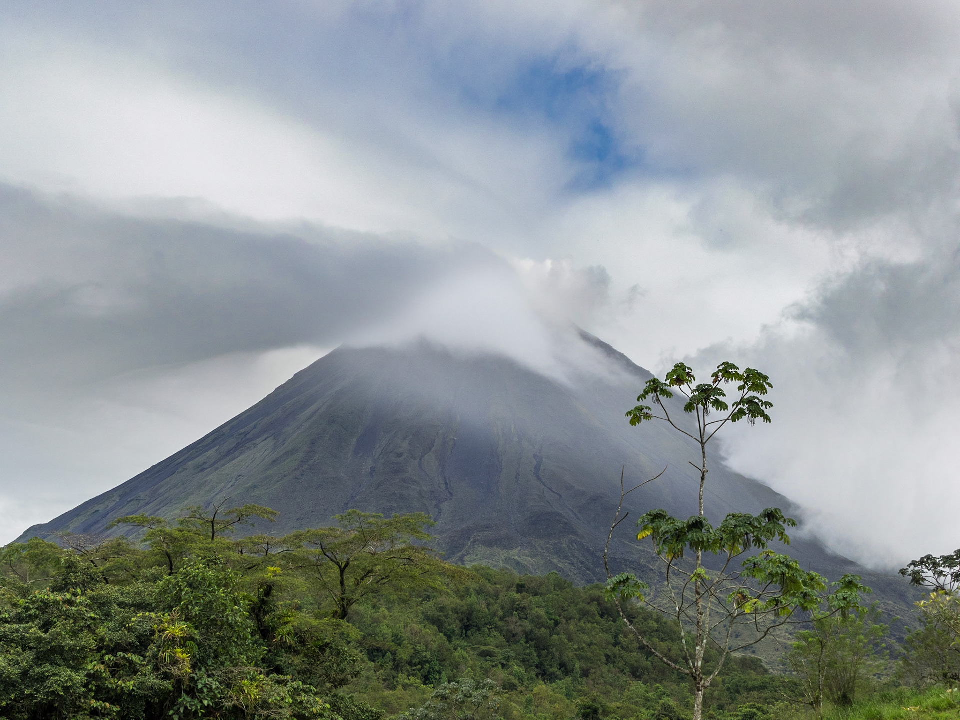 Le fameux volcan Arenal, qui a eu du mal à se découvrir.