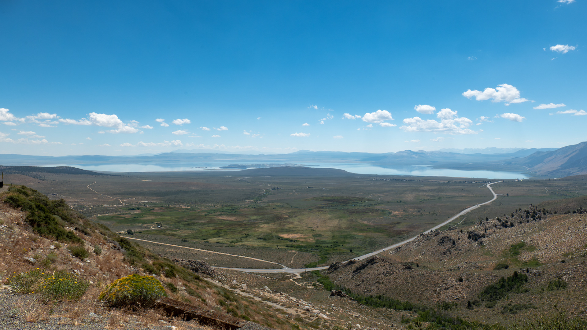 Mono lake from the highway
