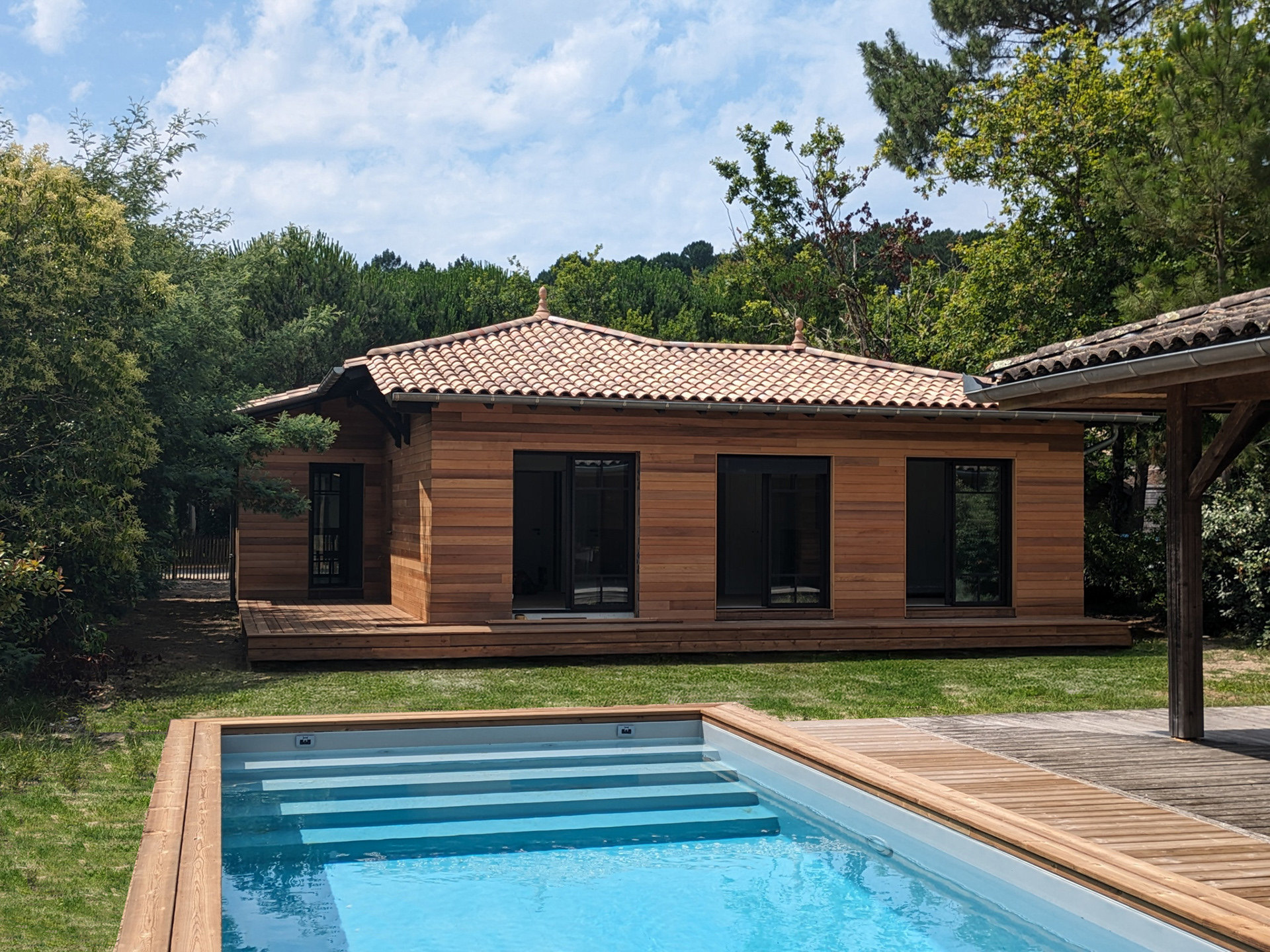 façade red cedar, piscine 