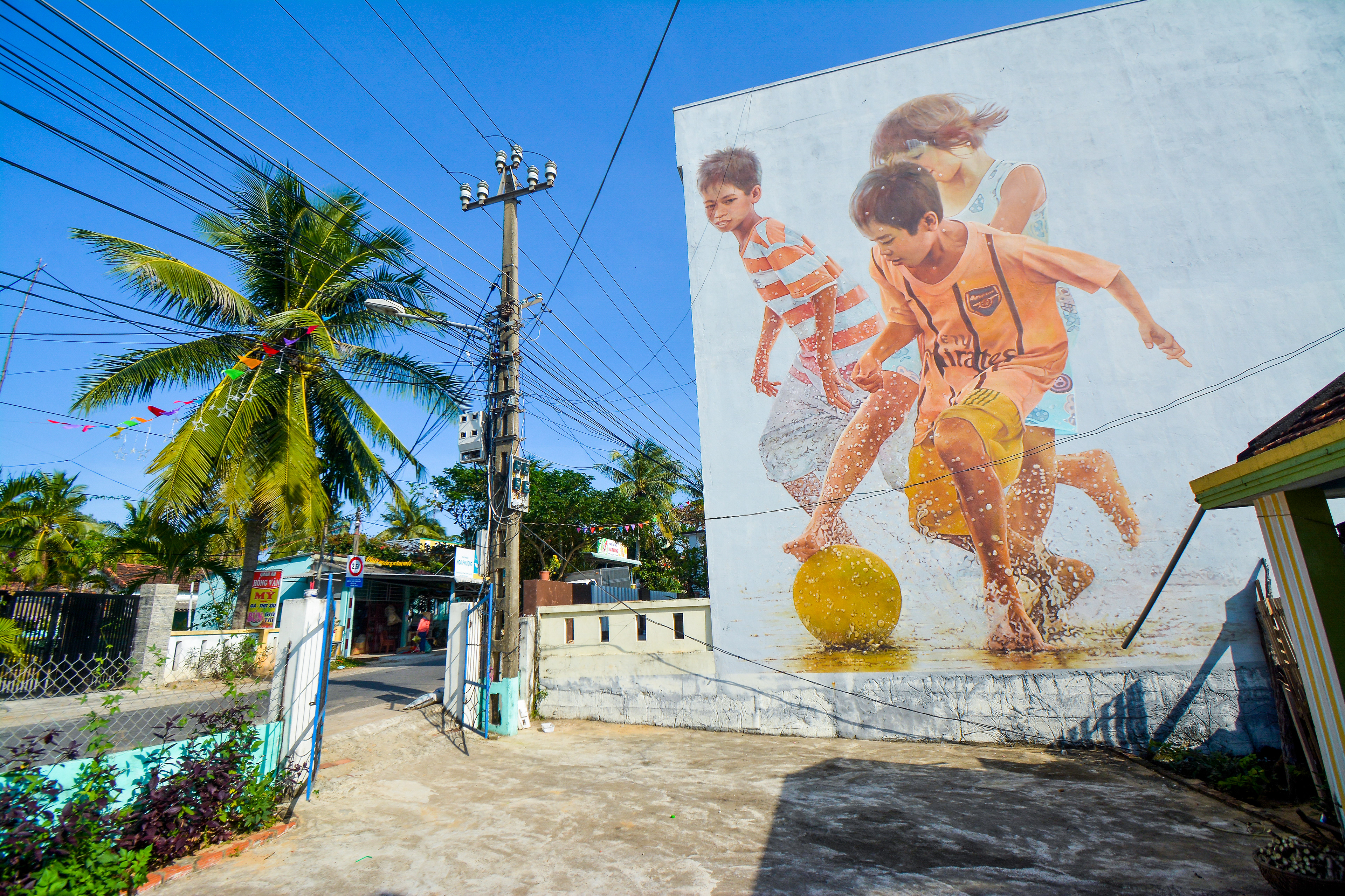 Làng Bích Họa Tam Thanh - Tam Thanh Mural Village