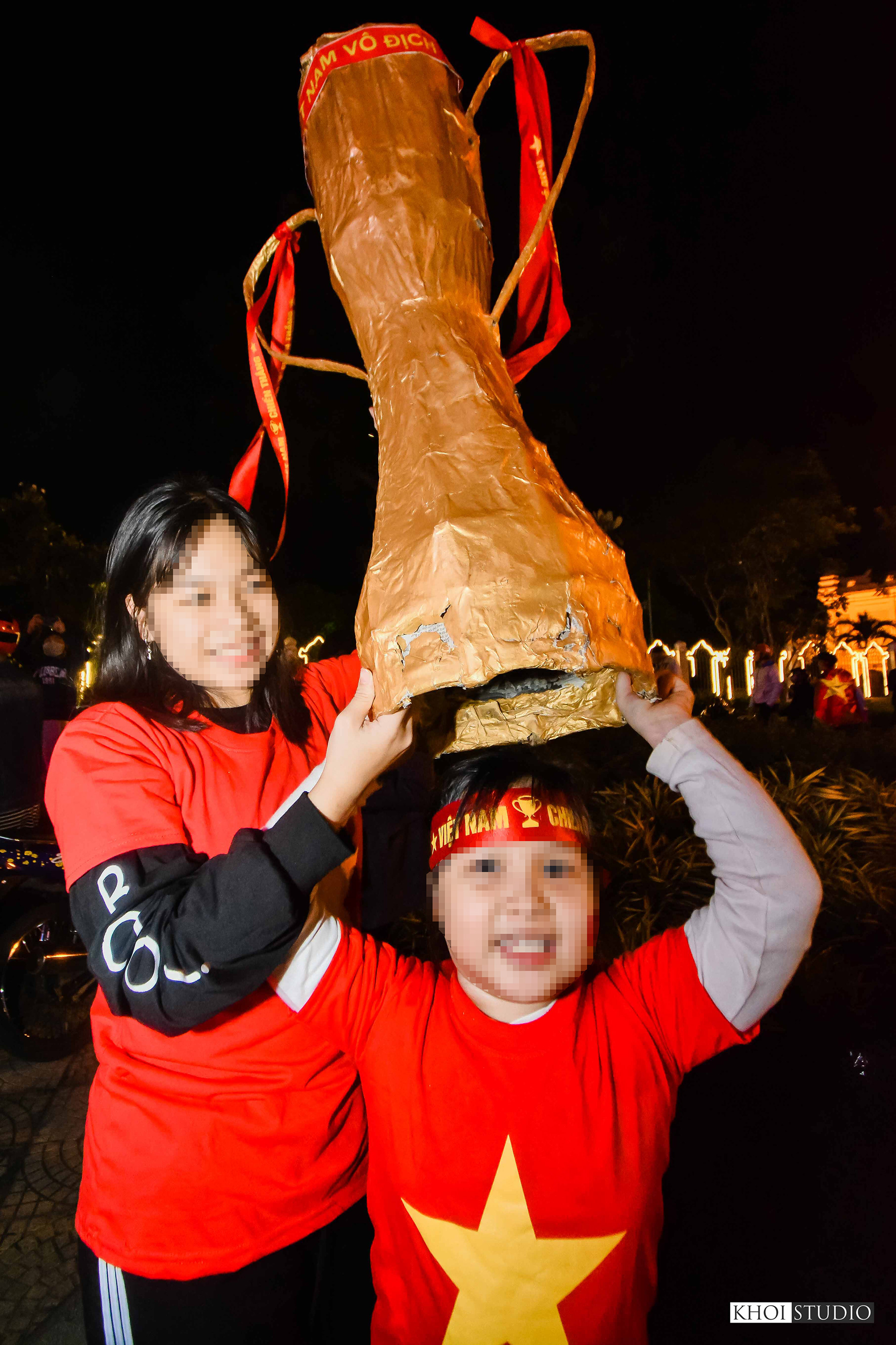 SEA games 30 - People in Da Nang flocked to the streets to cheer on the Vietnamese football team, coached by Korean coach - Park Hang Seo.