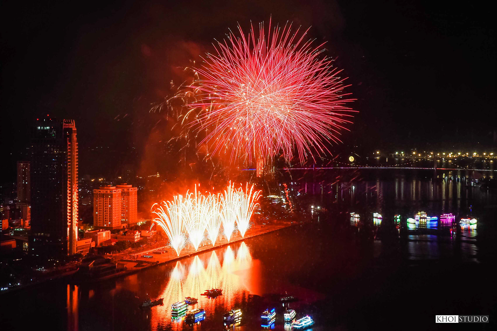 Da Nang International Fireworks Festival | View from the restaurant on the 37th floor