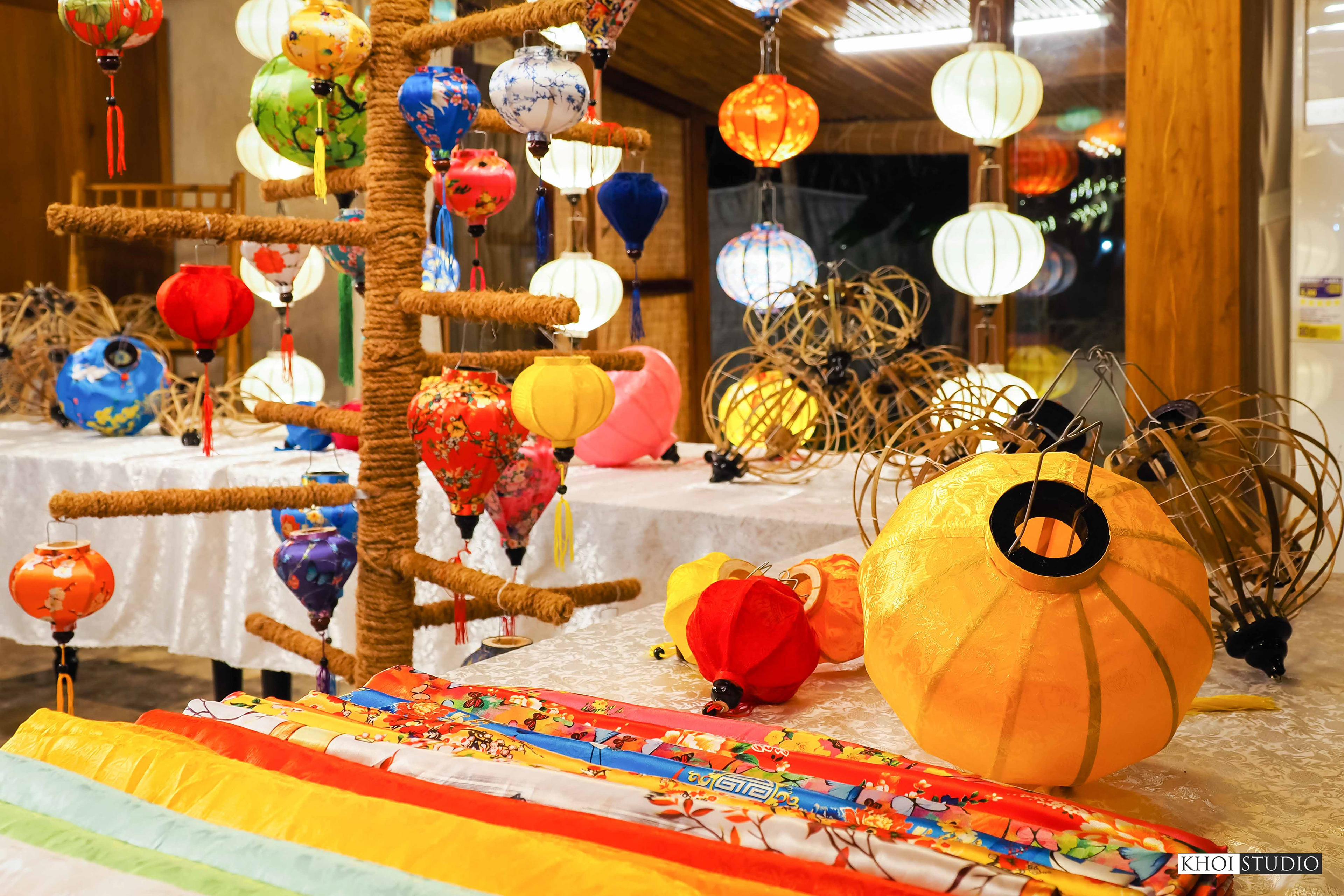 Lantern making class in Hoi An - 호이안의 랜턴 만들기 수업 - Lớp học làm lồng đèn ở Hội An