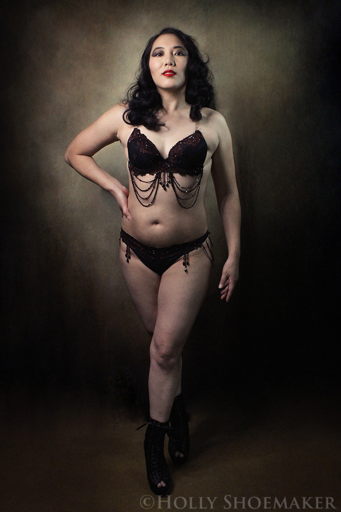 Mae B Koi: Burlesque