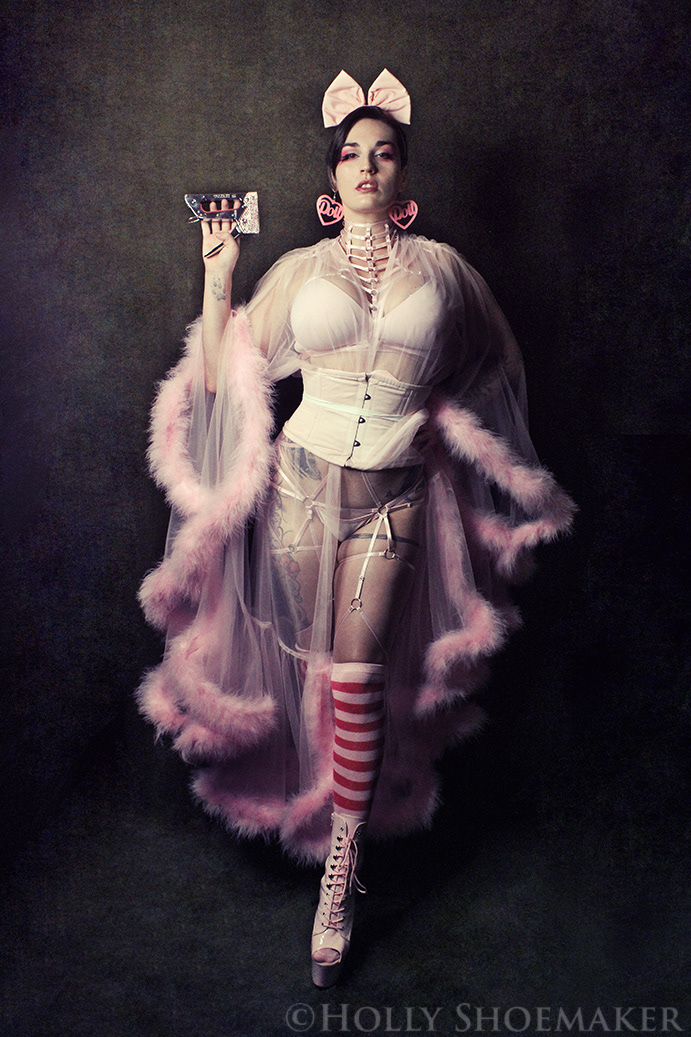 Irene Silver: Burlesque, Sideshow, Wrestling, Dom