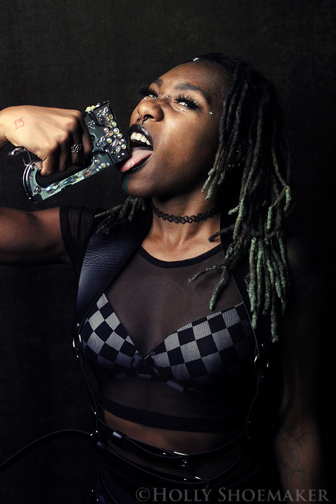 Kinky Kirra: Burlesque, Sideshow