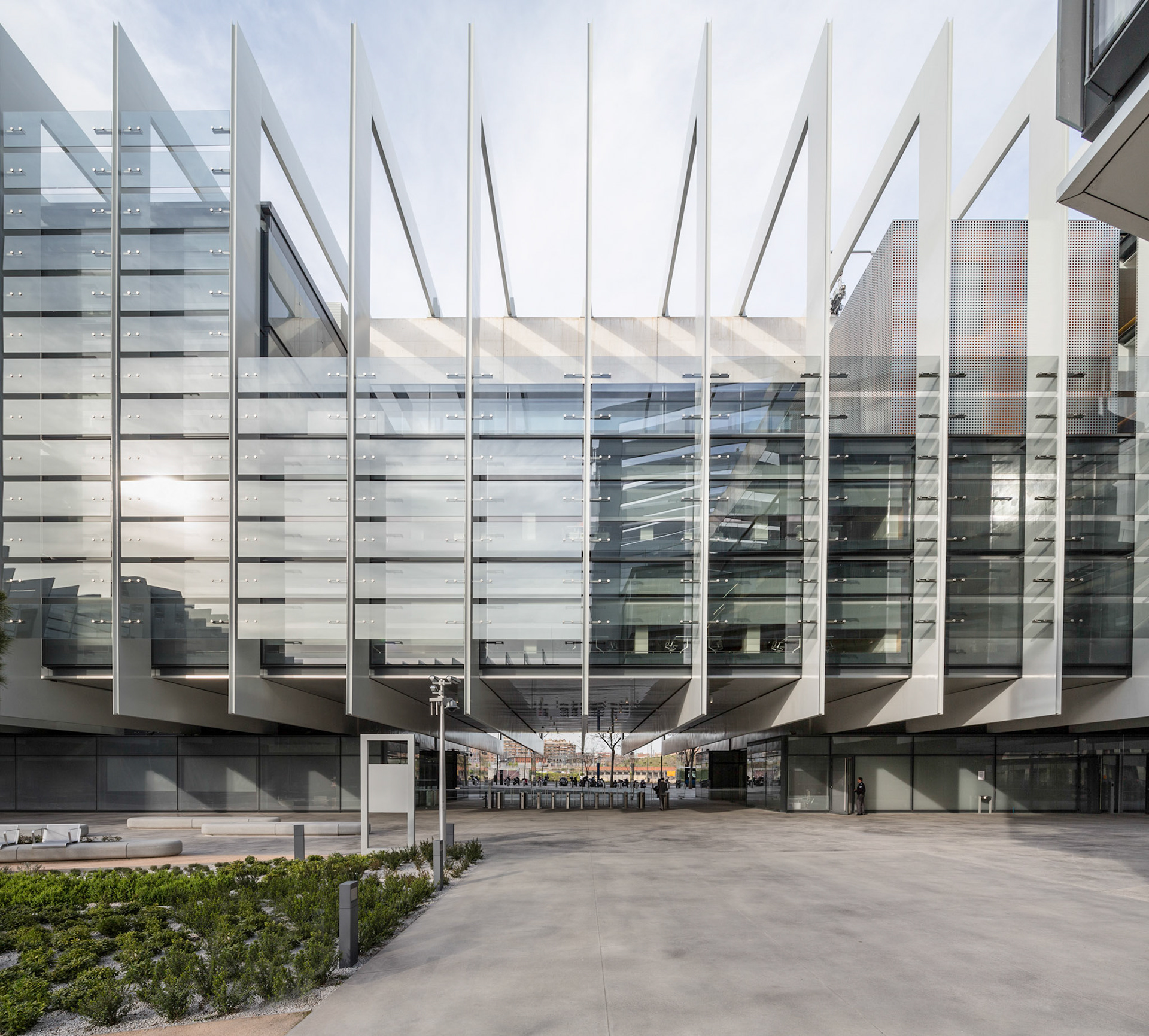 Campus Repsol Headquarters / Madrid, Spain / Rafael De La-Hoz
