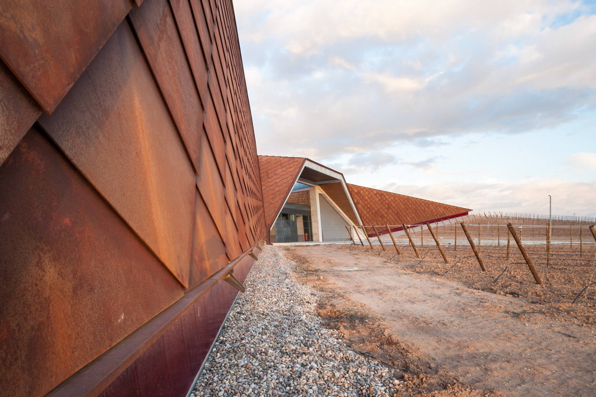 Portia Winery / Faustino Group / Gumiel de Izán, Spain / Foster + Partners
