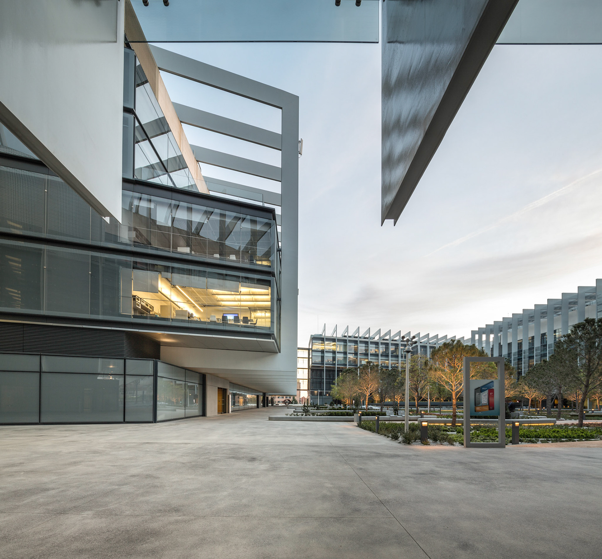 Campus Repsol Headquarters / Madrid, Spain / Rafael De La-Hoz