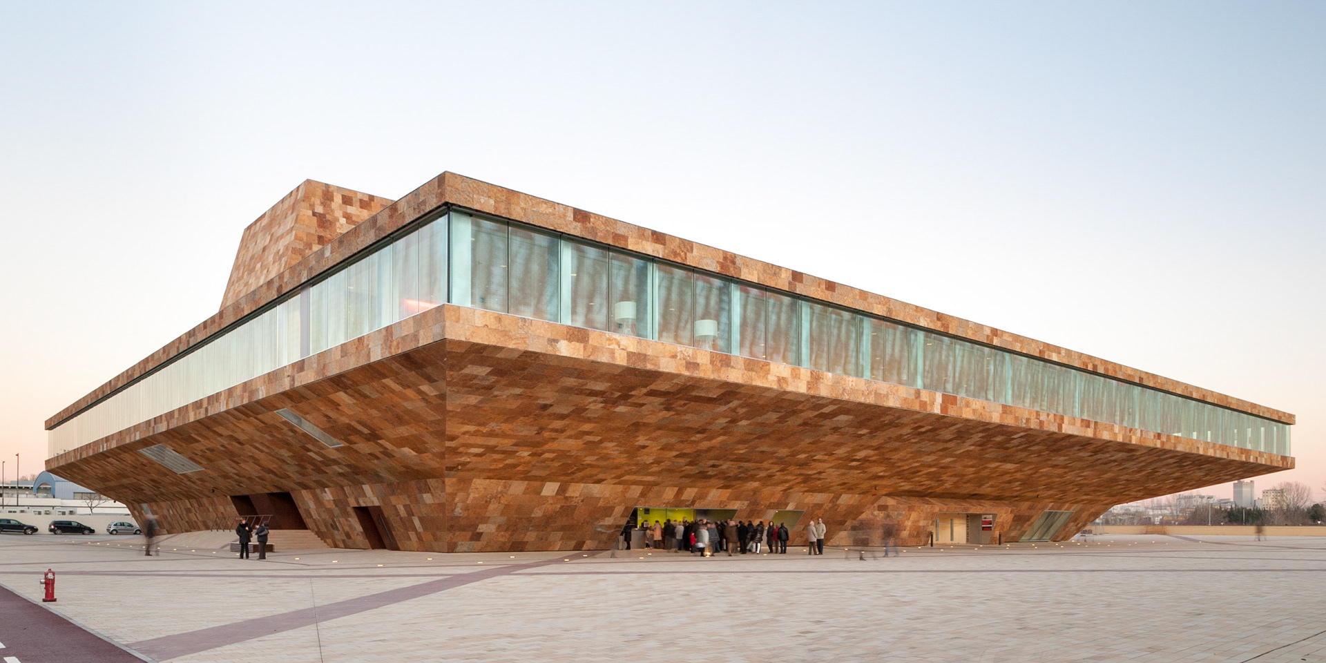 La Llotja Theatre and Congress Centre / Lleida, Spain / Mecanoo