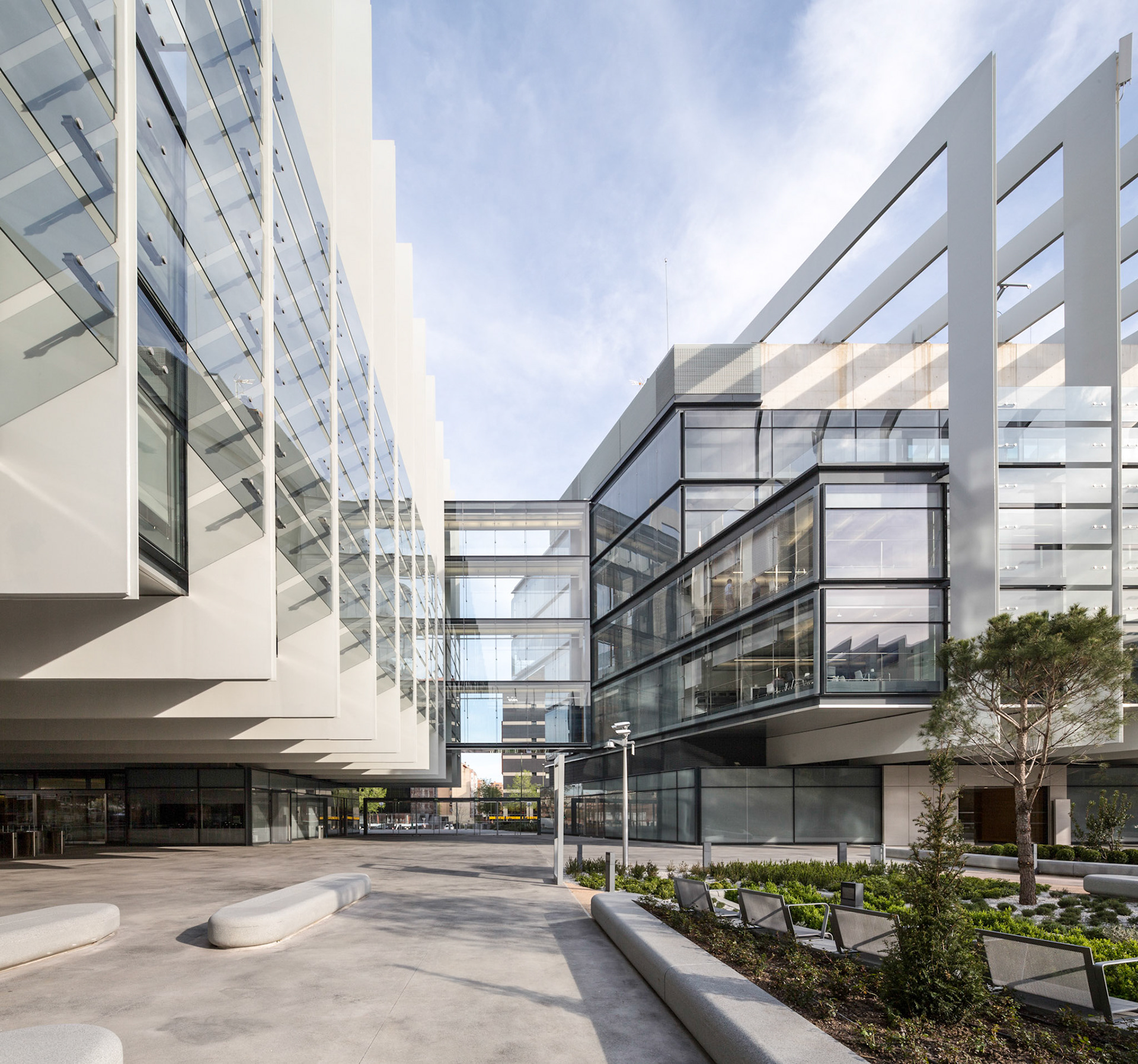 Campus Repsol Headquarters / Madrid, Spain / Rafael De La-Hoz