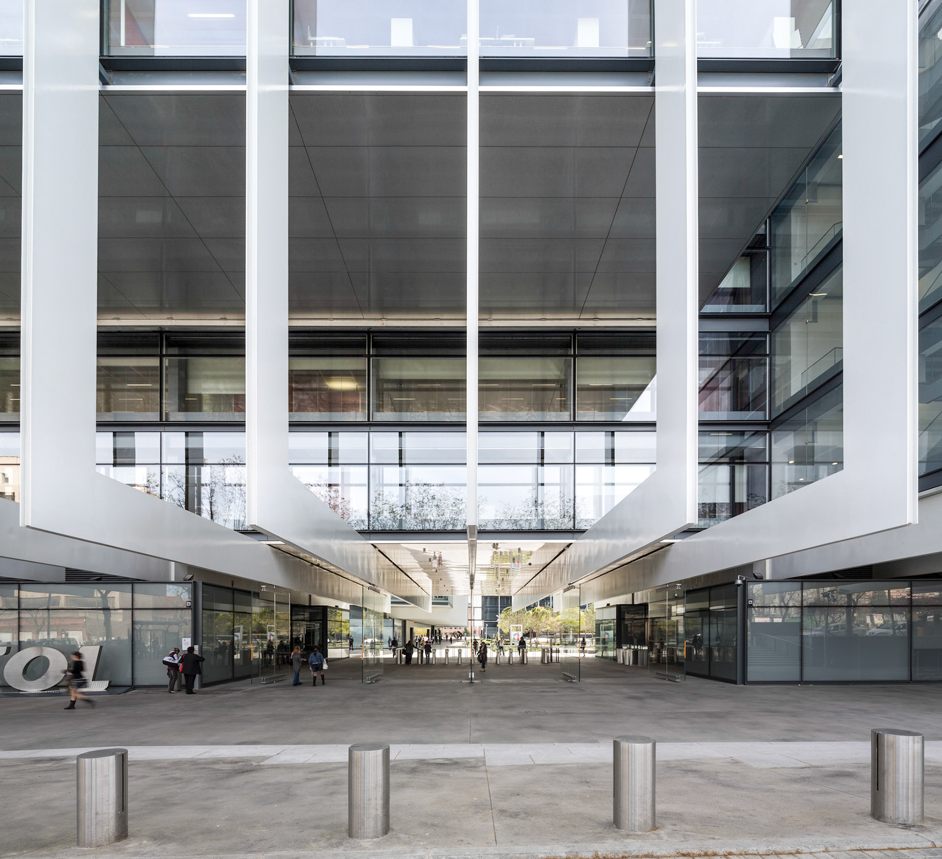 Campus Repsol Headquarters / Madrid, Spain / Rafael De La-Hoz