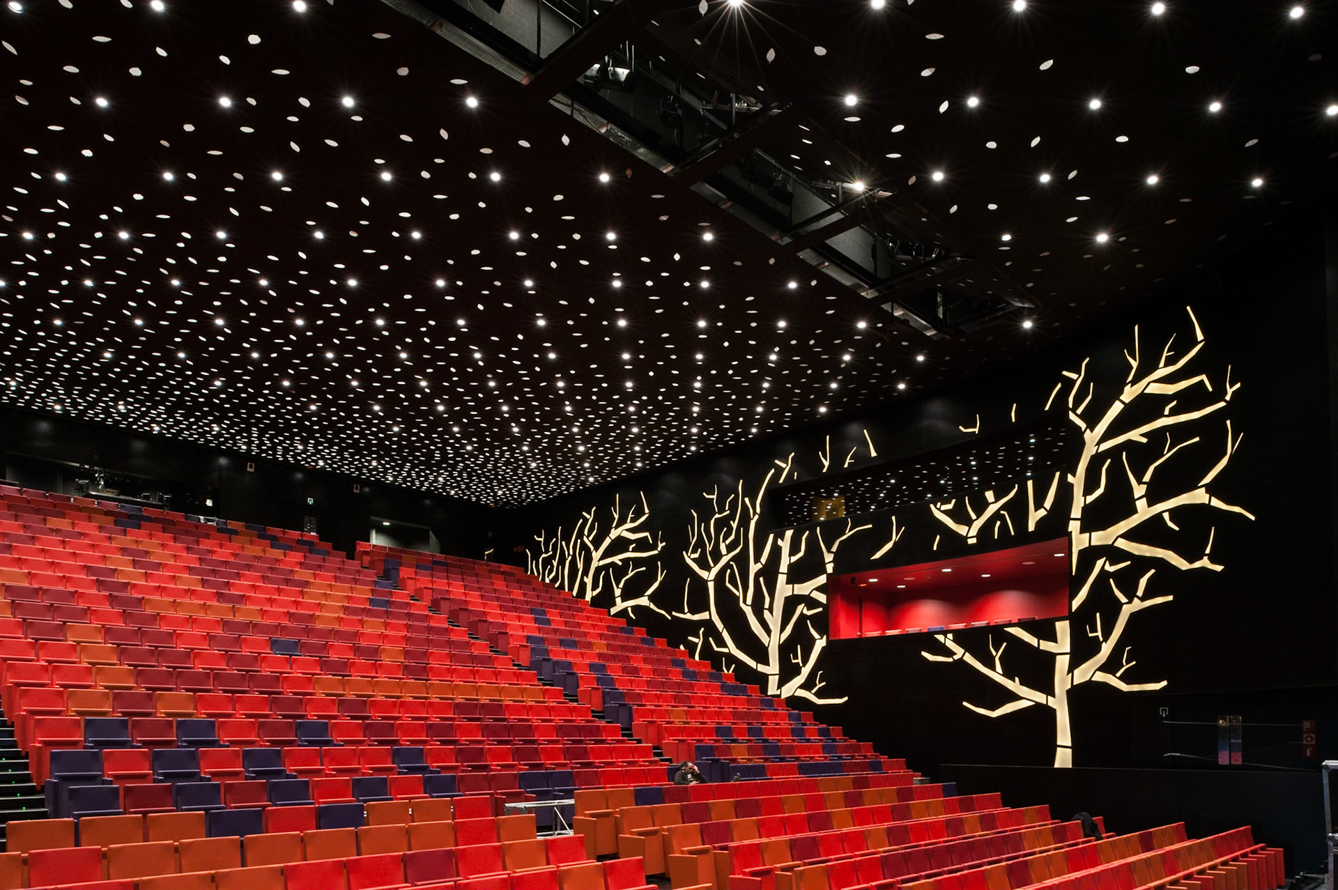La Llotja Theatre and Congress Centre / Lleida, Spain / Mecanoo