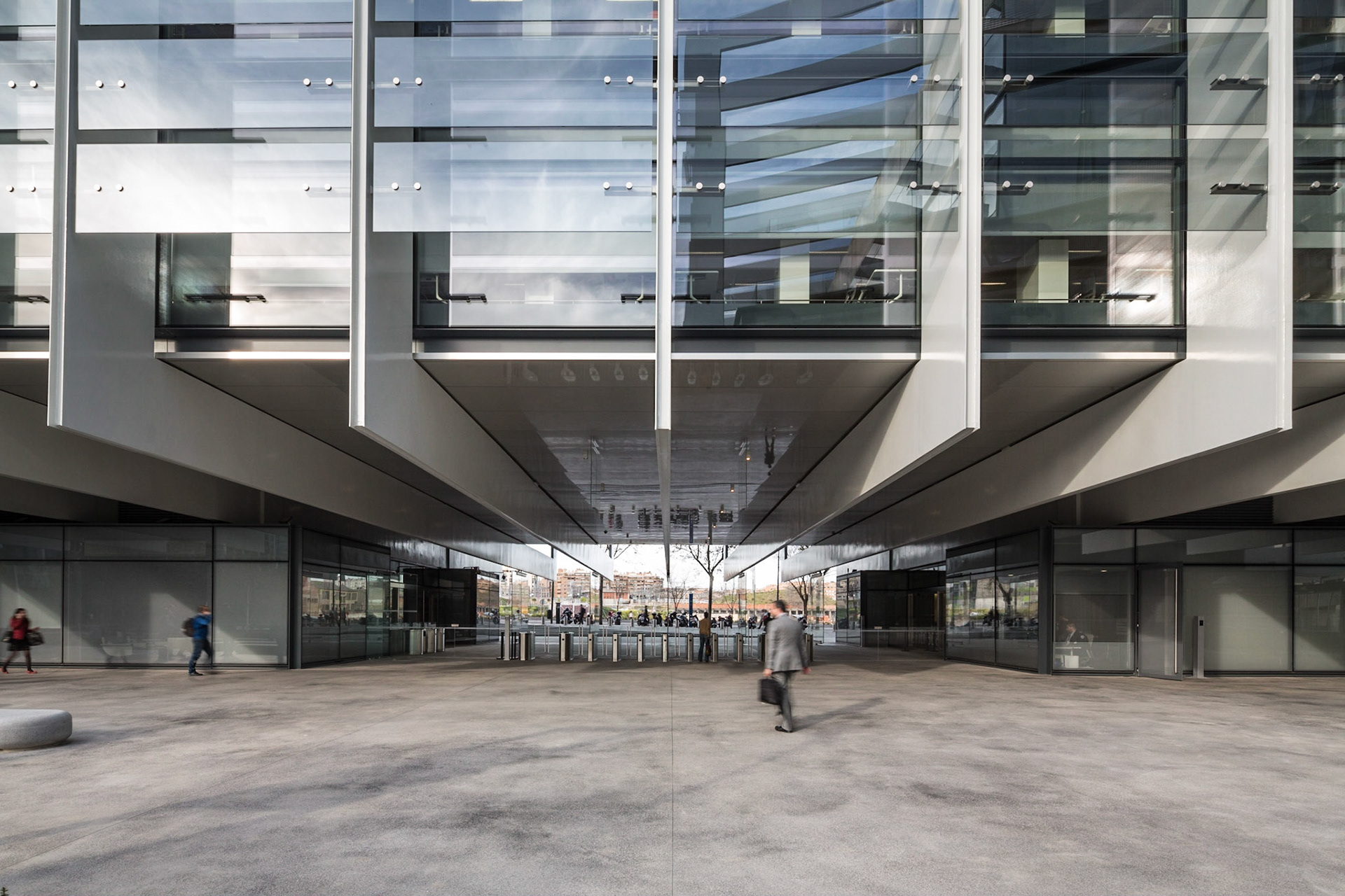 Campus Repsol Headquarters / Madrid, Spain / Rafael De La-Hoz